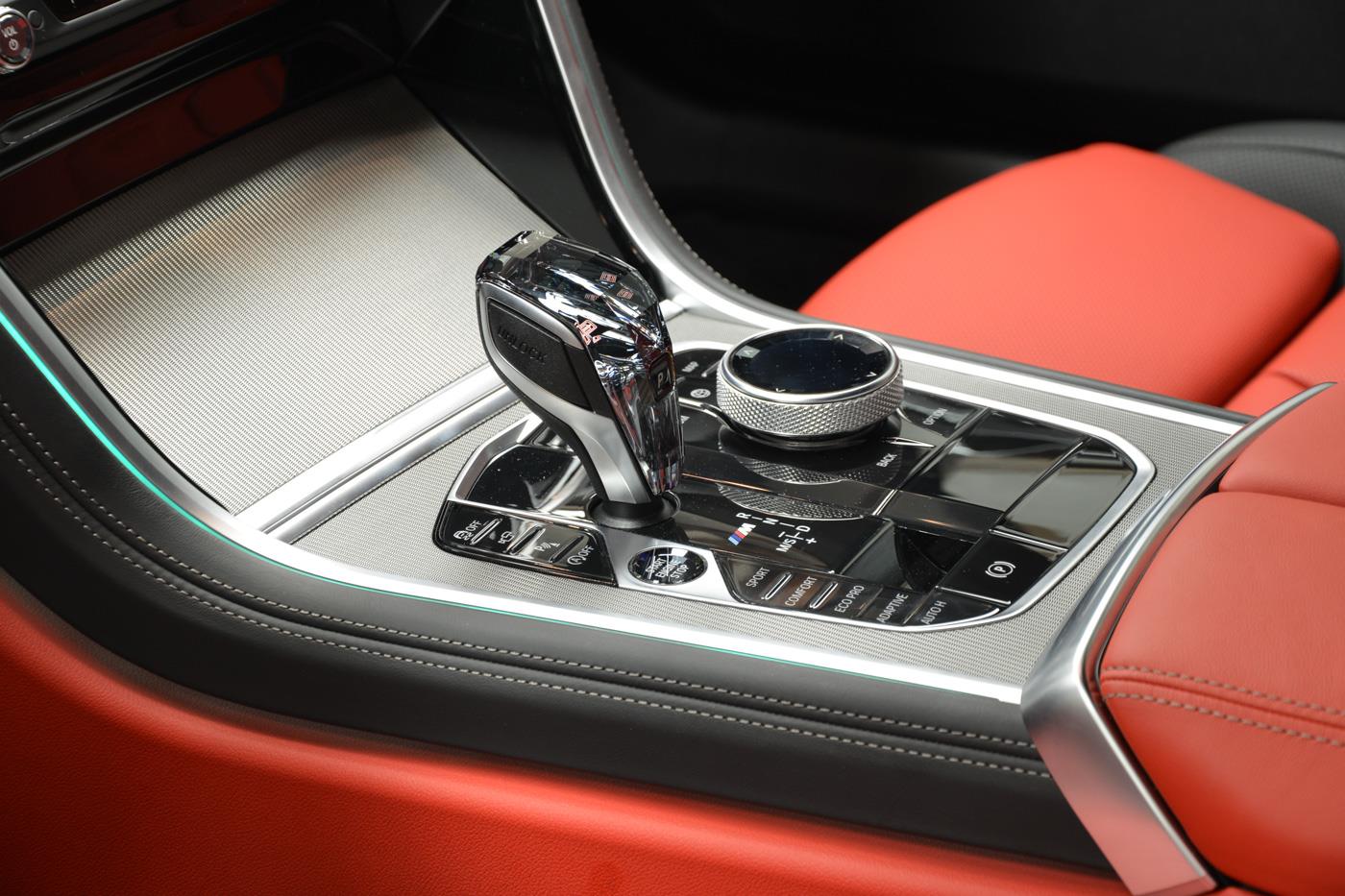Thiết kế cần số xe BMW 850i xDrive