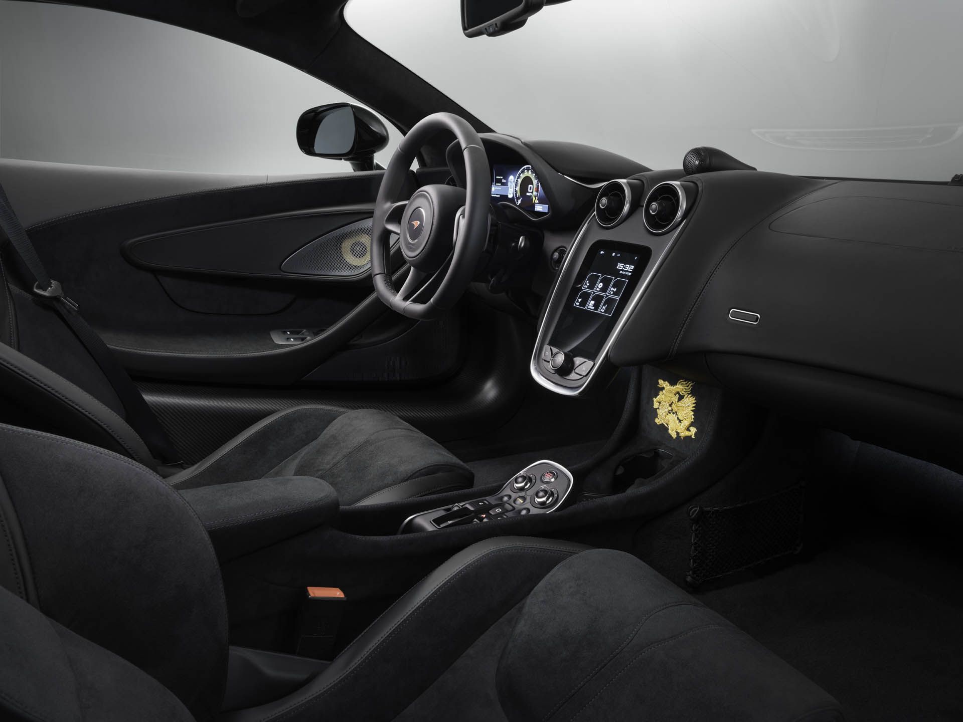Thiết kế nội thất xe McLaren 570 GT phiên bản rồng