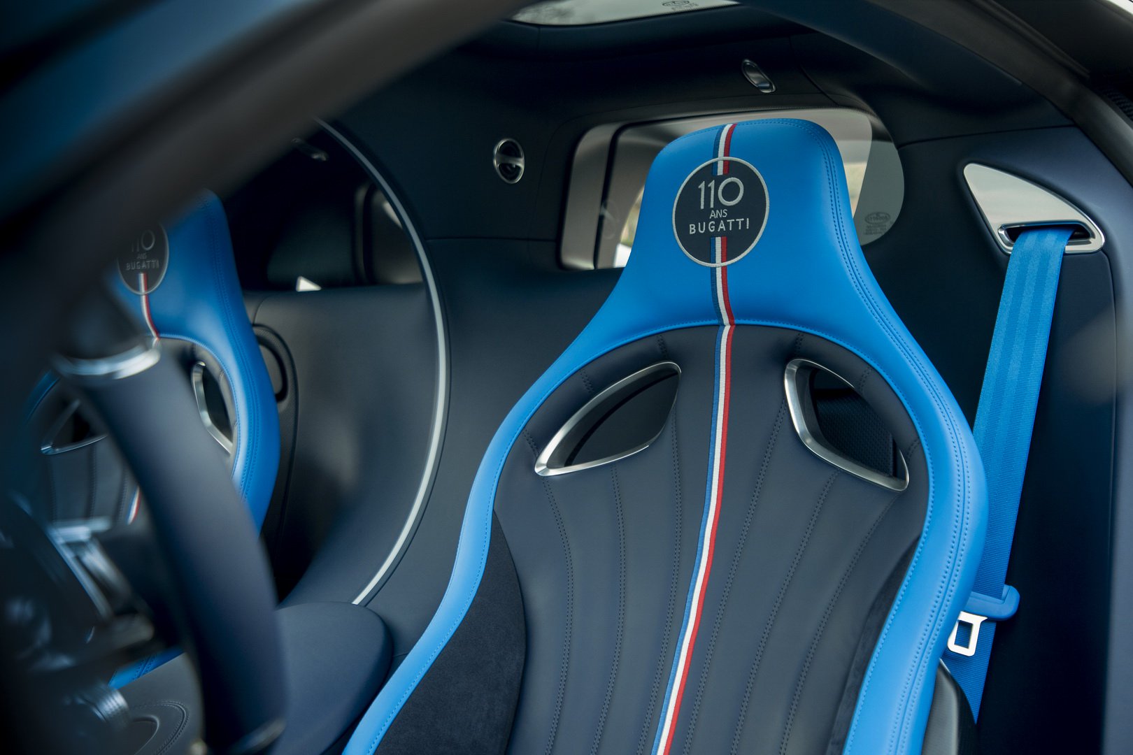 Thiết kế cabin xe Bugatti Chiron Sport 110 Ans Edition