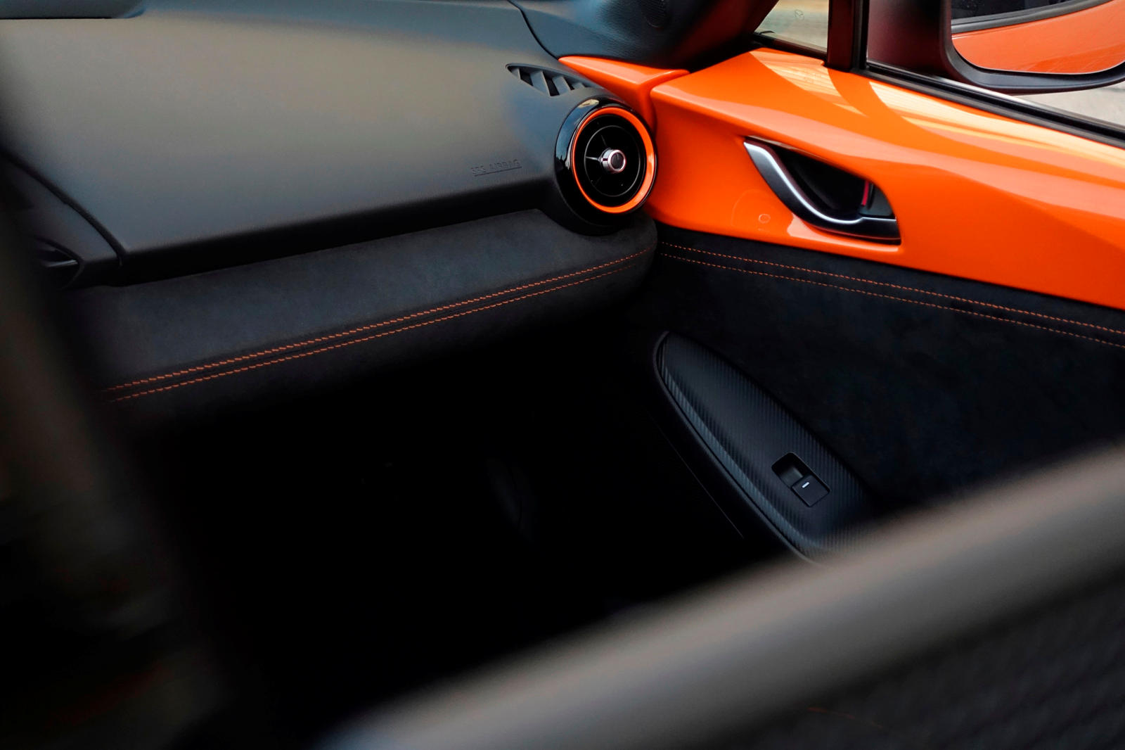 Nội thất Mazda Miata phiên bản kỉ niệm 30 năm