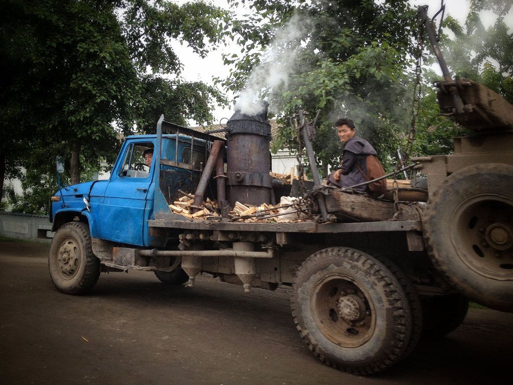 Xe chạy bằng than củi có nhiều hạn chế