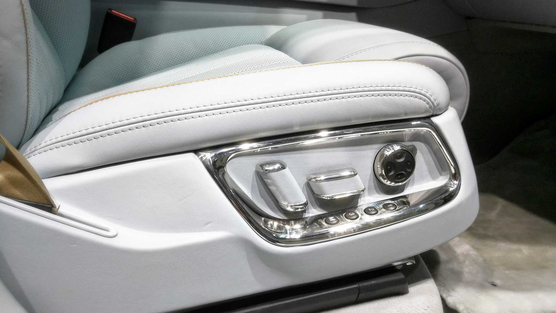 Hệ thống chỉnh ghế sau của xe Aurus Senat phiên bản S600