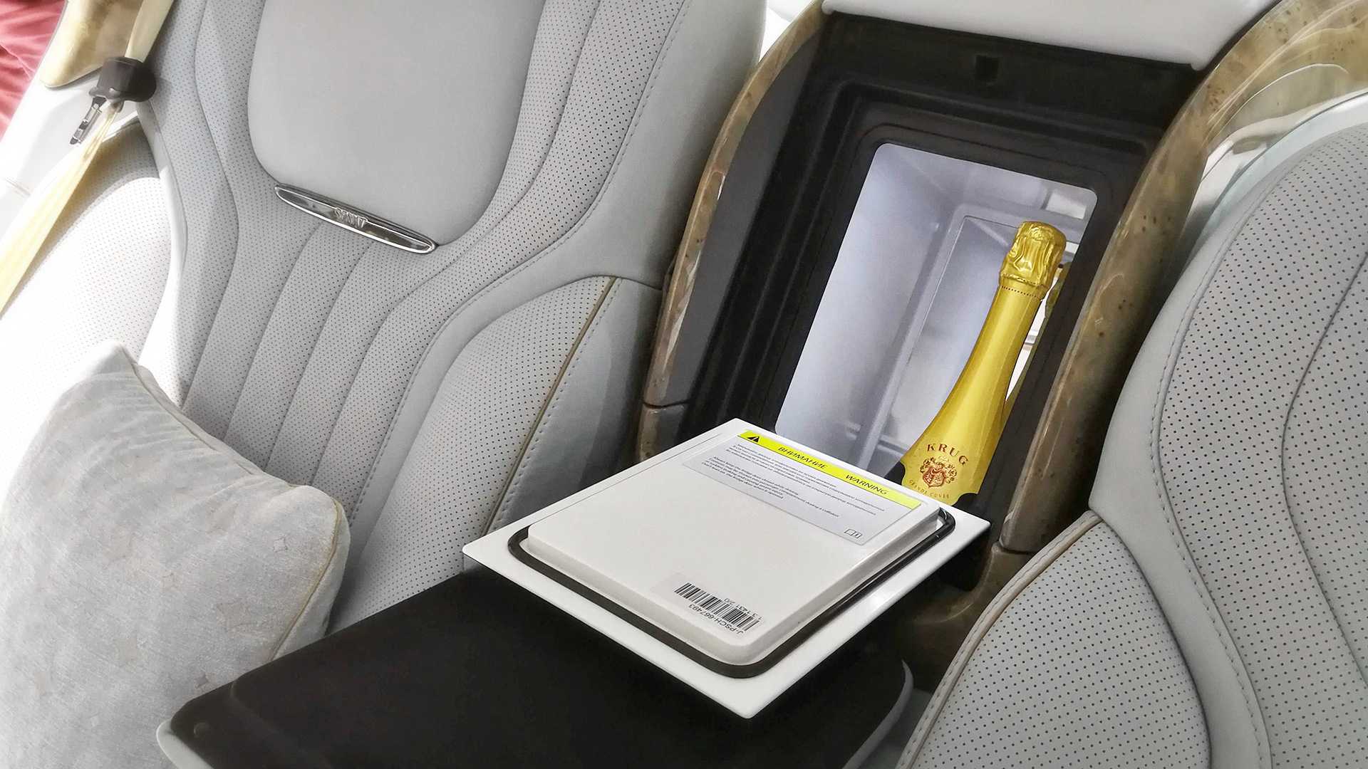 Tủ lạnh của xe Aurus Senat phiên bản S600