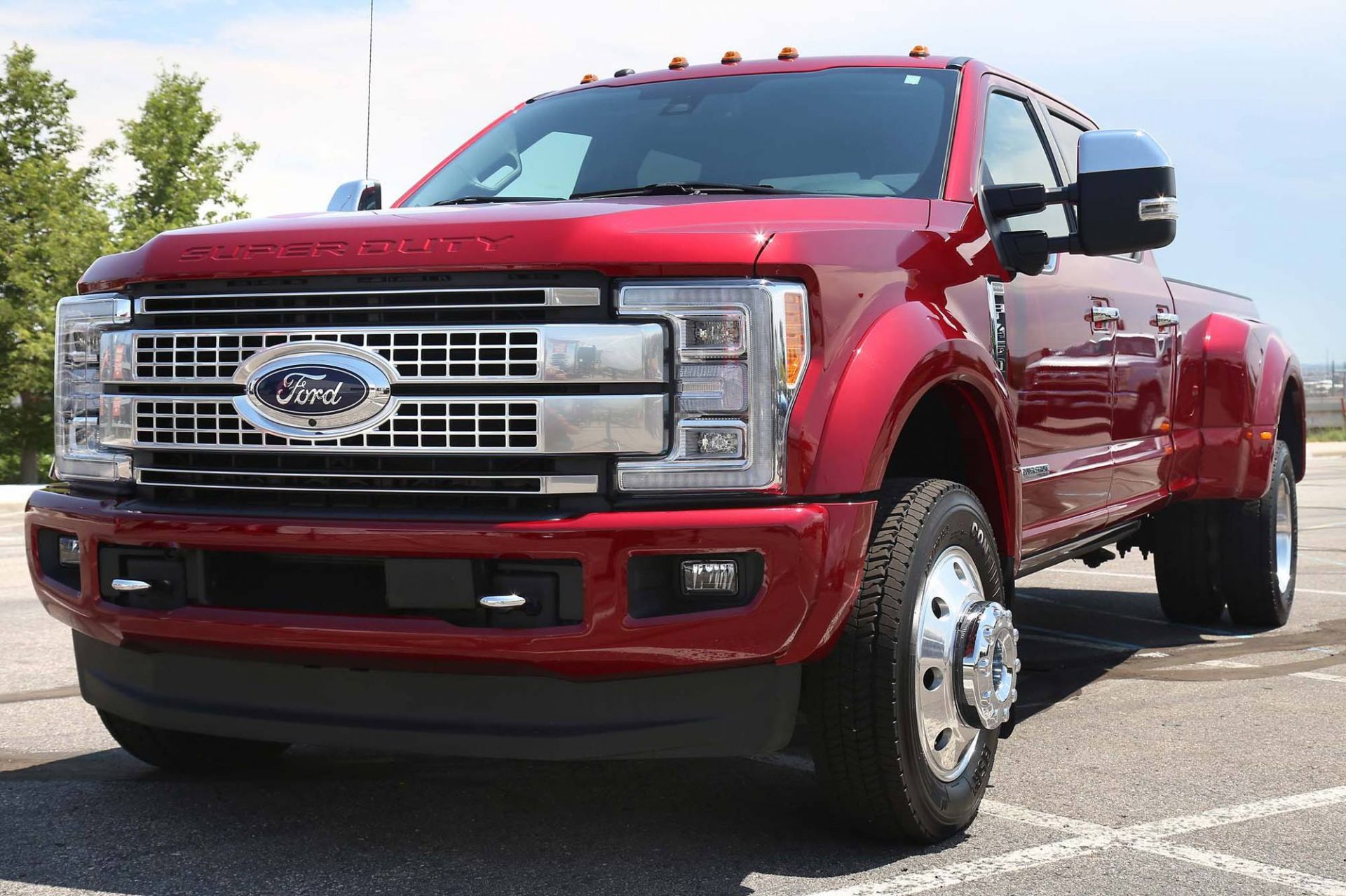 Chiếc Ford F-450 Super Duty là mẫu bán tải lớn nhất của hãng xe Mỹ