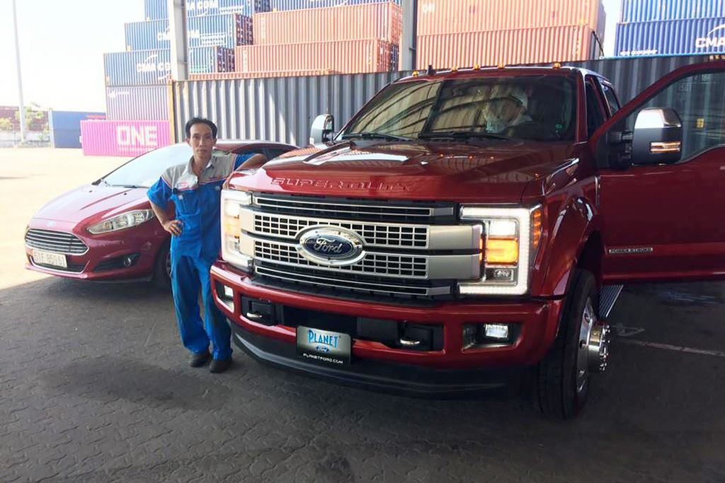 Chiếc Ford F-450 Super Duty đã cập cảng và chưa có chủ nhân
