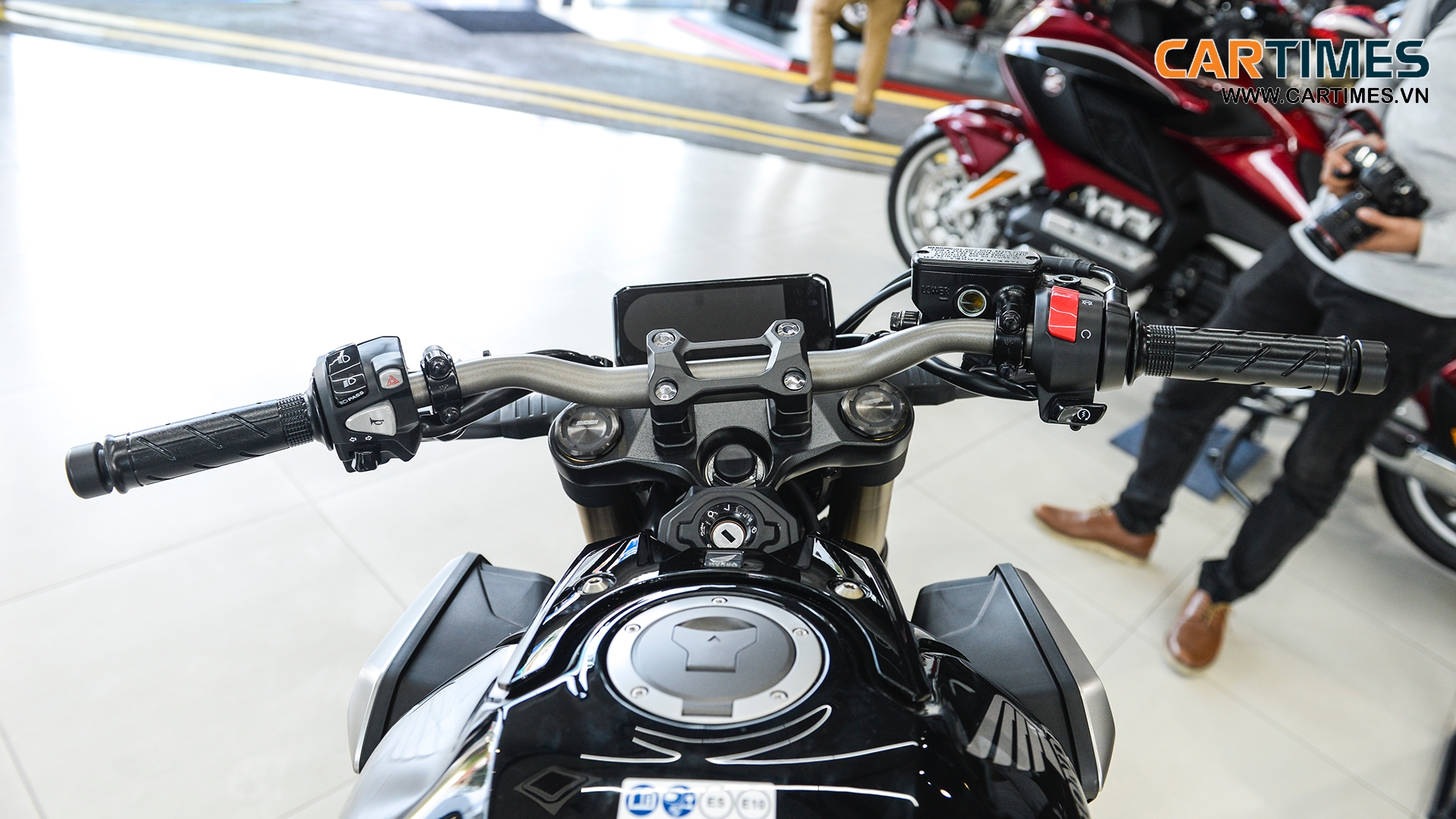  Thiết kế cụm tay lái xe Honda CB650R