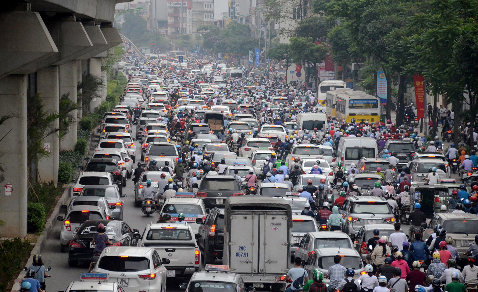 Cấm xe máy trong khu vực nội thành Hà Nội liệu có khả thi?