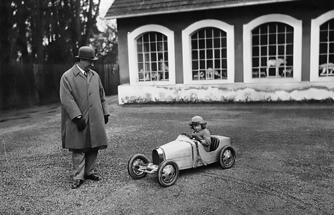 Ettore Bugatti và chiếc Type 35 của cậu trai út