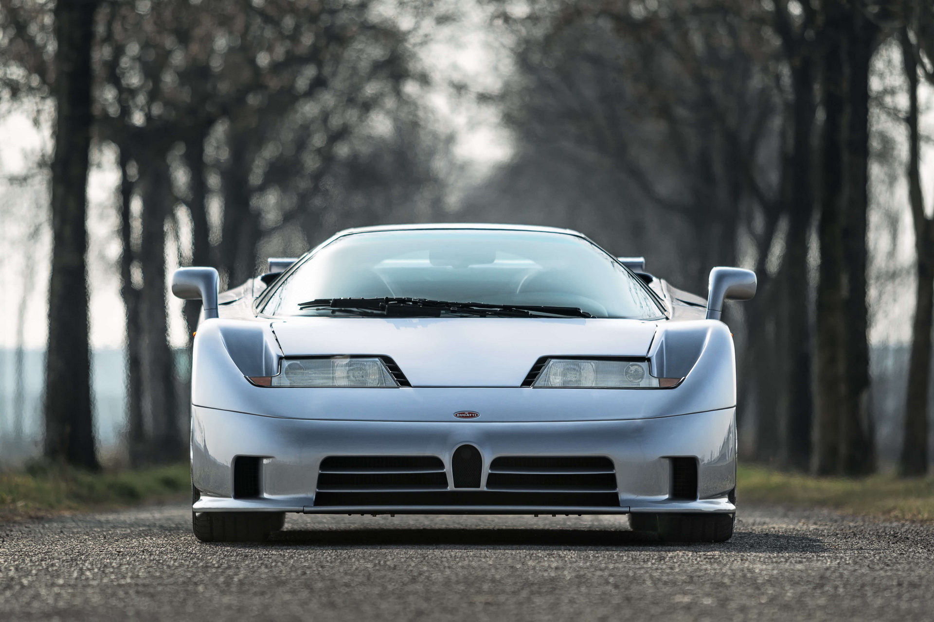 Thiết kế đầu xe Bugatti EB110 Super Sport