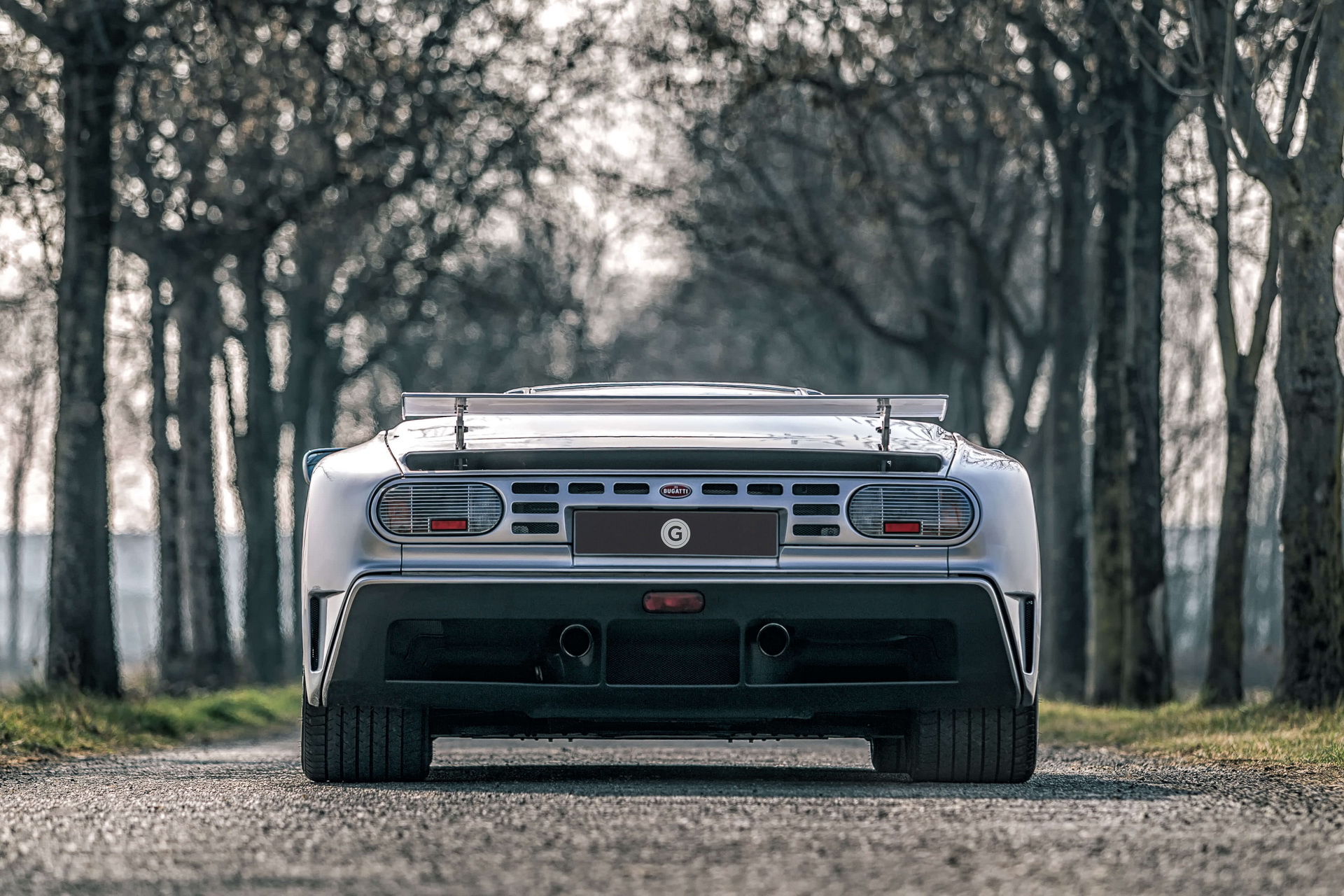Thiết kế đuôi xe Bugatti EB110 Super Sport