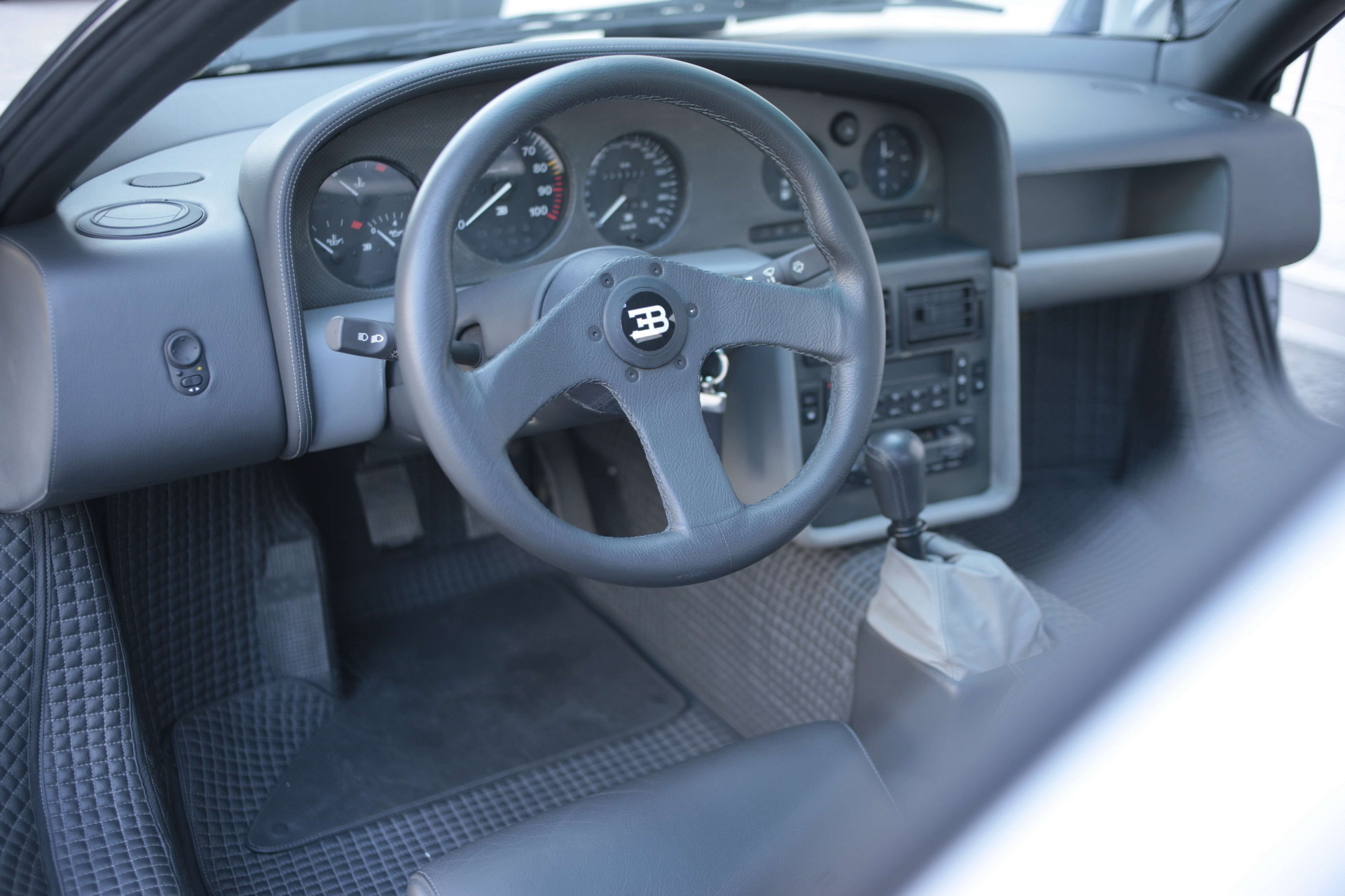 Thiết kế cabin Bugatti EB110 Super Sport