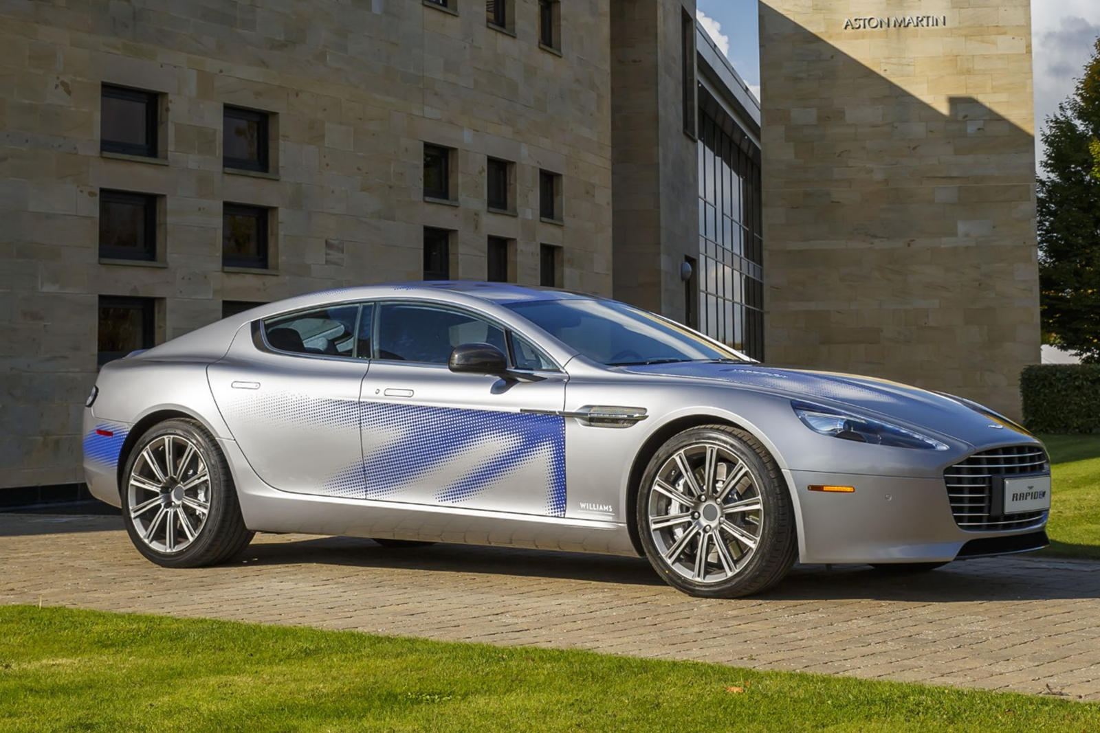 Aston Martin Rapide E sẽ xuất hiện cùng điệp viên 007 trong năm 2020