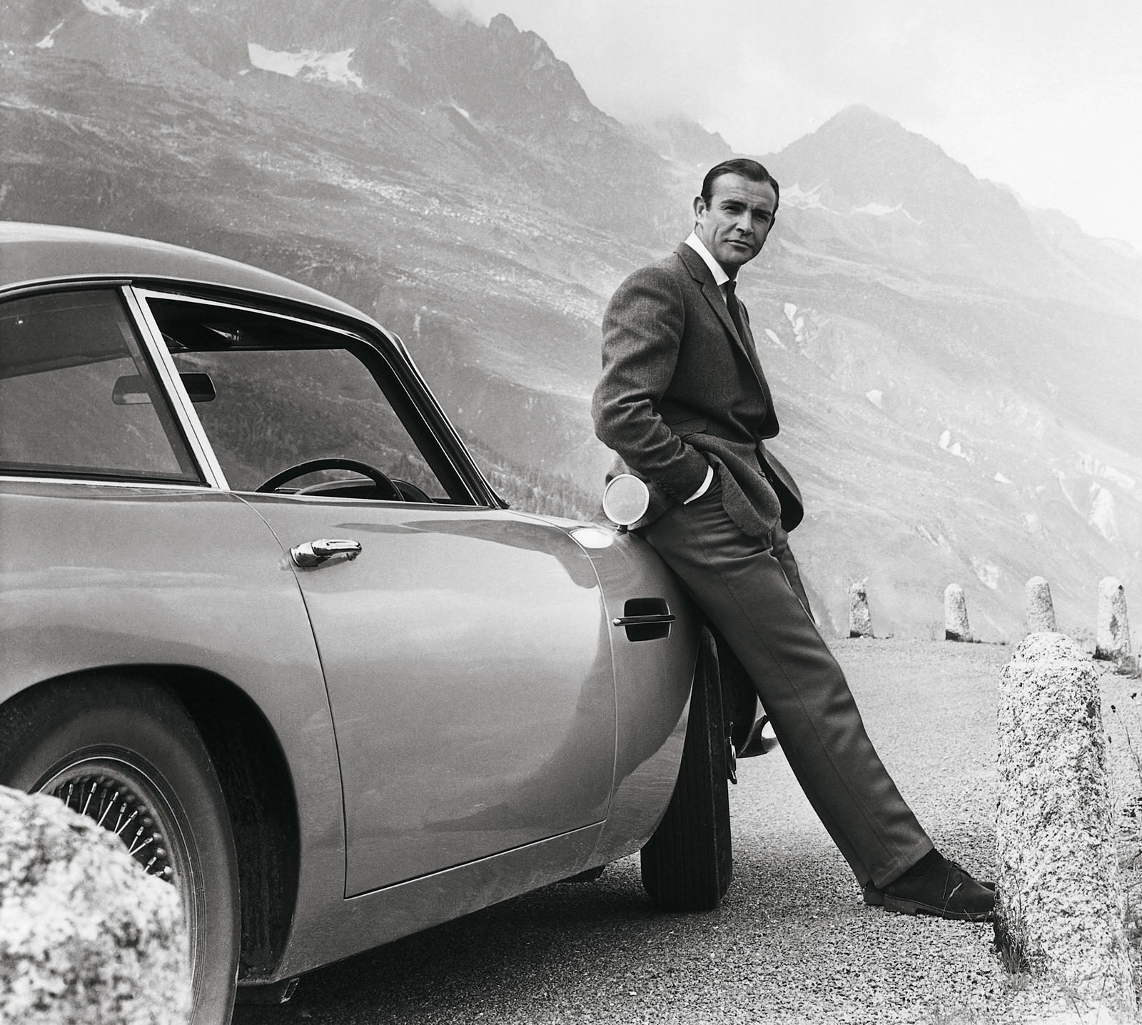 Aston Martin DB5 trong phim 007: Goldfingers