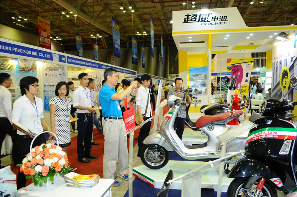 hơn 300 doanh nghiệp trong và ngoài nước với khoảng 500 gian hàng trưng bày tại Saigon Autotech & Accessories 2019