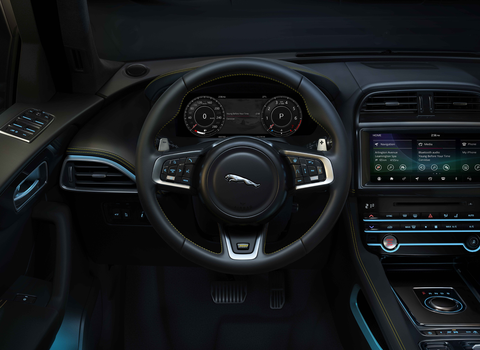 Logo Jaguar dập nổi trên vô-lăng