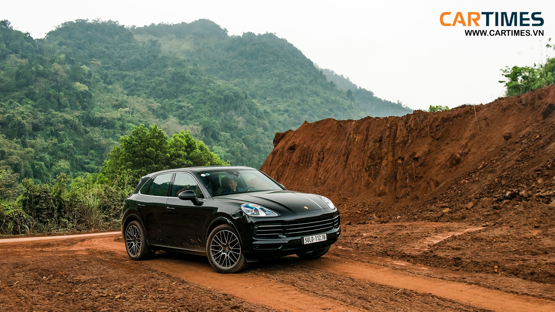 Chiếc Porsche Cayenne cho người lái cảm giác phấn khích khi vần vô lăng