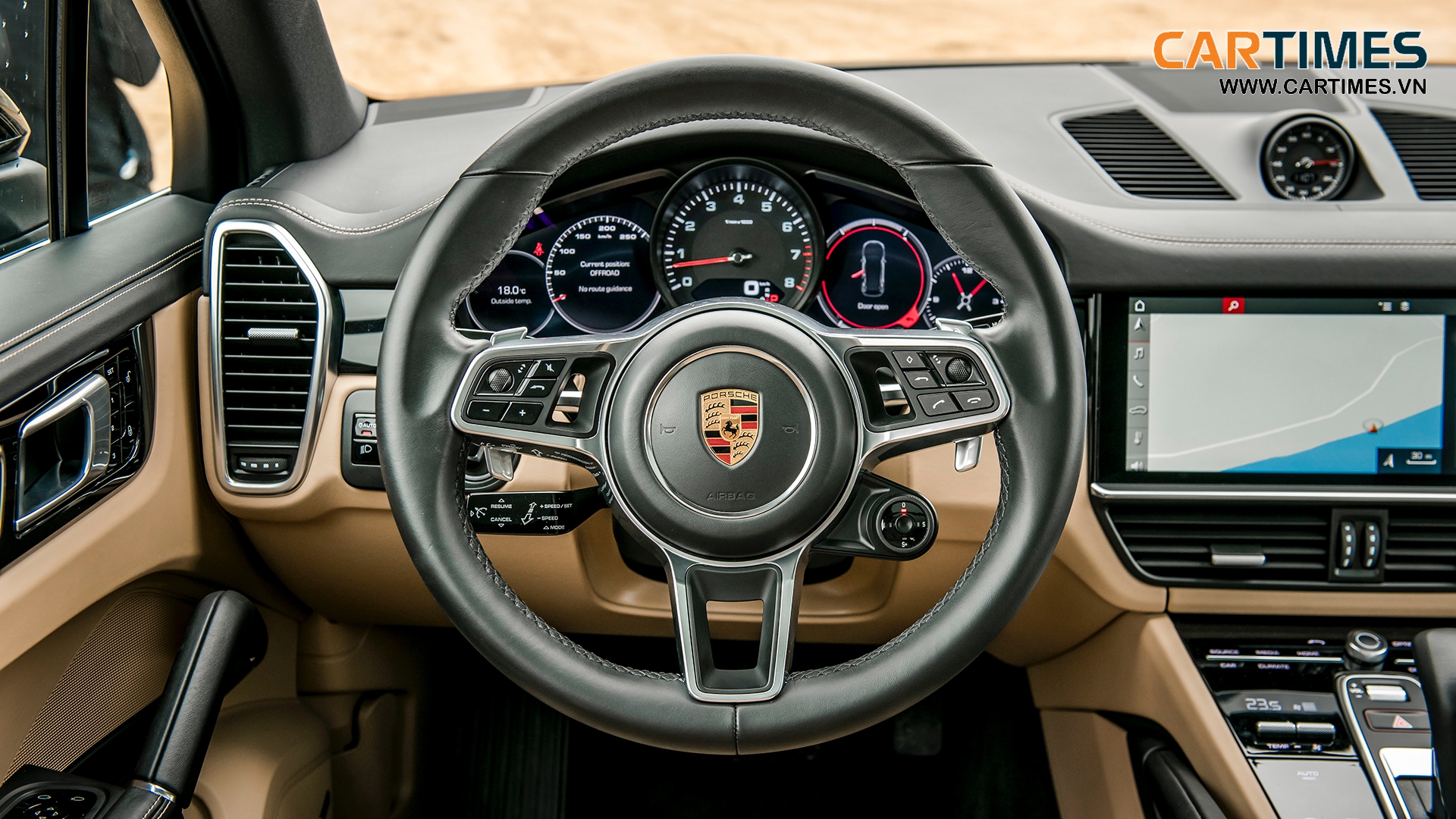 Thiết kế vô lăng 3 chấu trên Porsche Cayenne