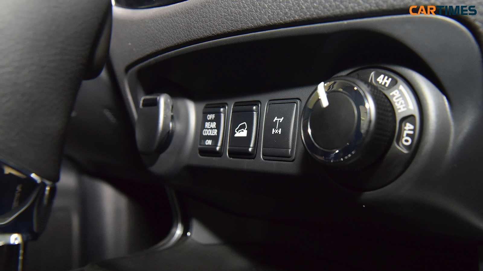 Hệ thống gài cầu, khoá vi sai và hỗ trợ xuống dốc trên Nissan Terra