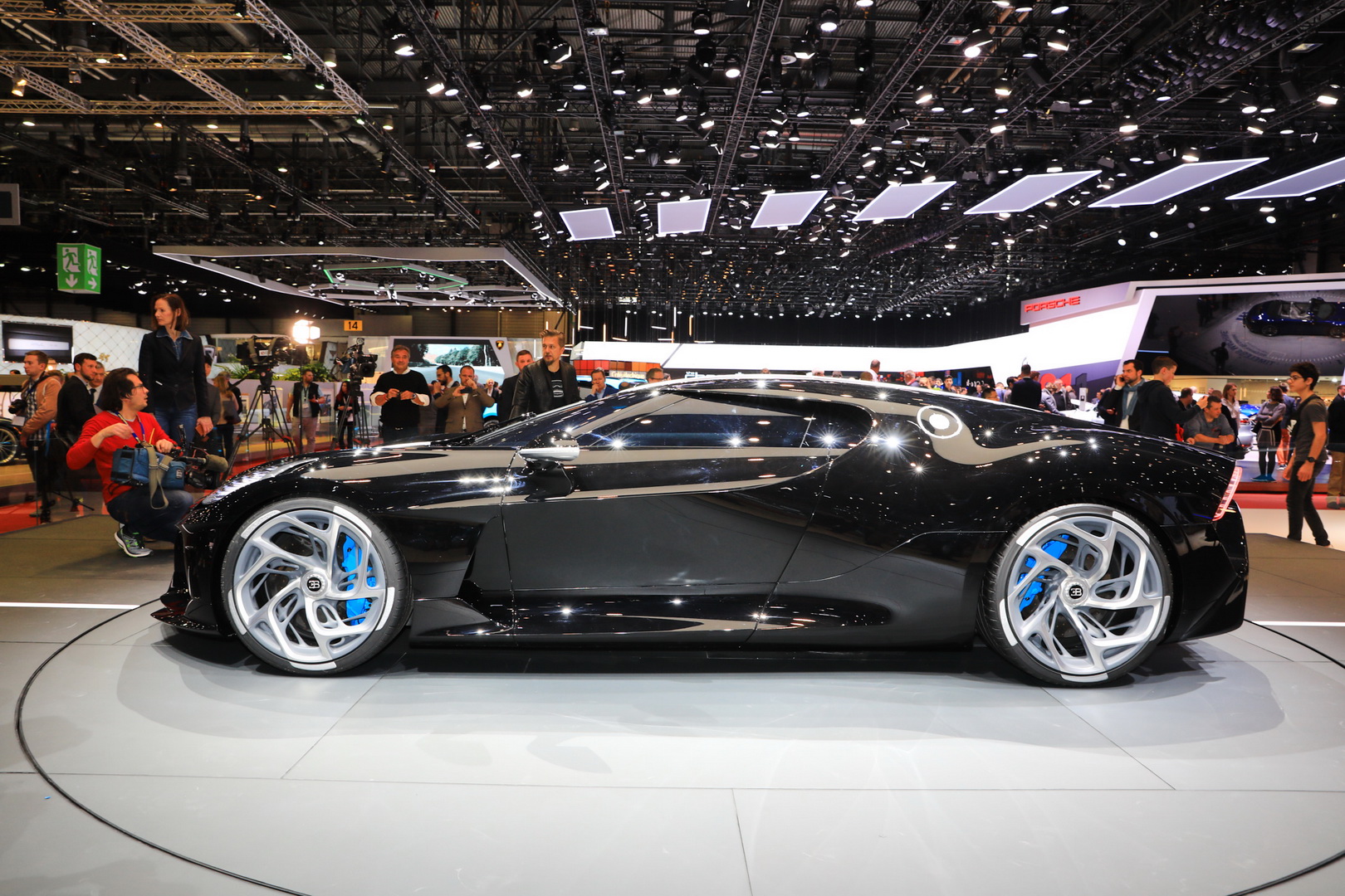 Thiết kế thân xe Bugatti La Voiture Noire