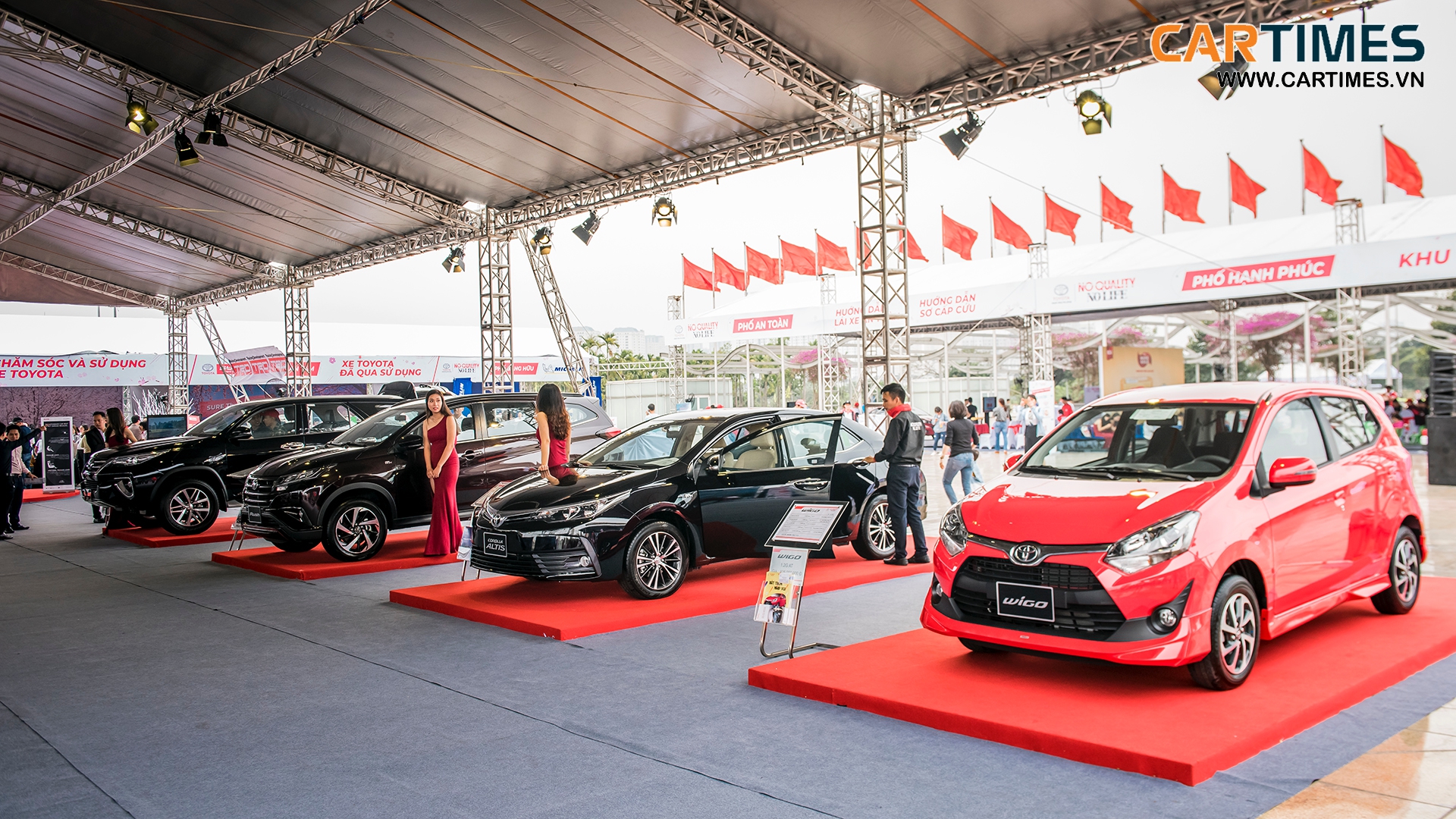 Toyota mang tới nhiều mẫu xe nằm trong dải sản phẩm đang phân phối tại Việt Nam