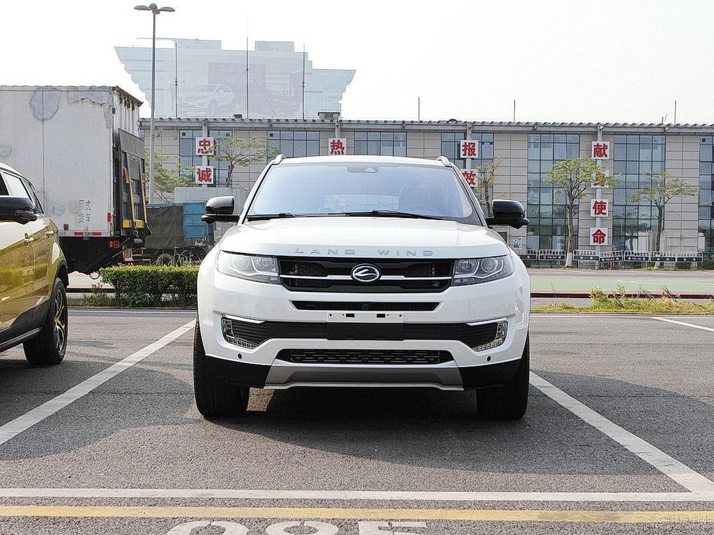 Thiết kế Landwind X7 giống hệt Range Rover Evoque