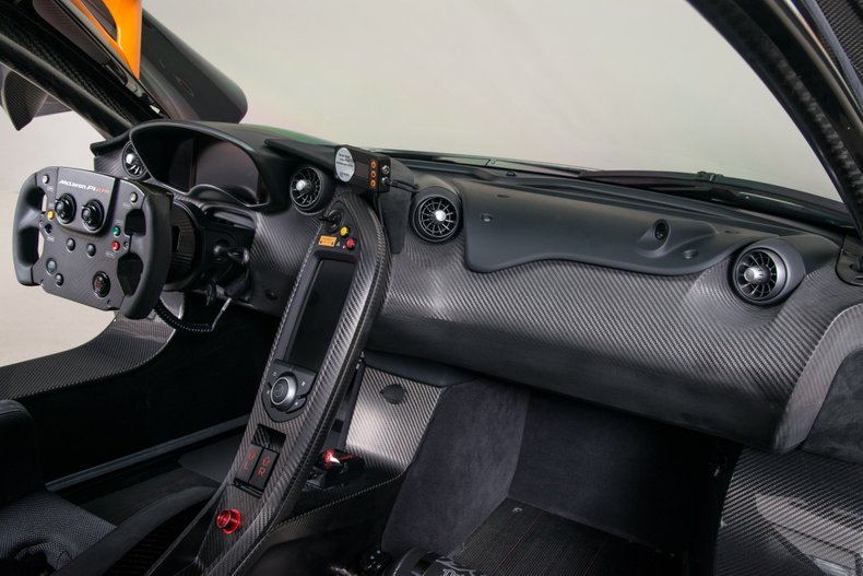 Thiết kế cabin xe trên xe McLaren P1 GTR với nhiều chi tiết carbon