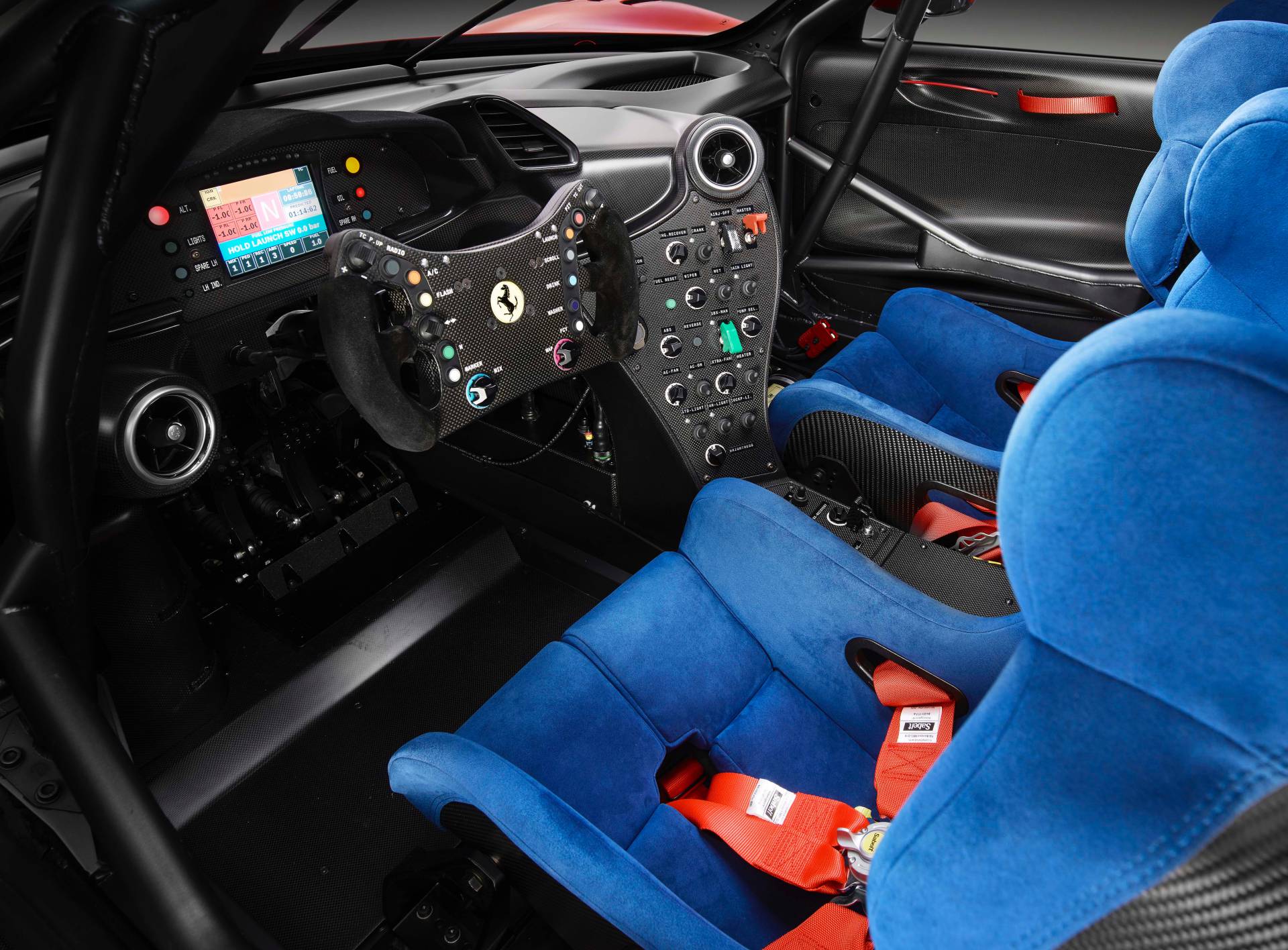 Thiết kế cabin xe Ferrari P80/C