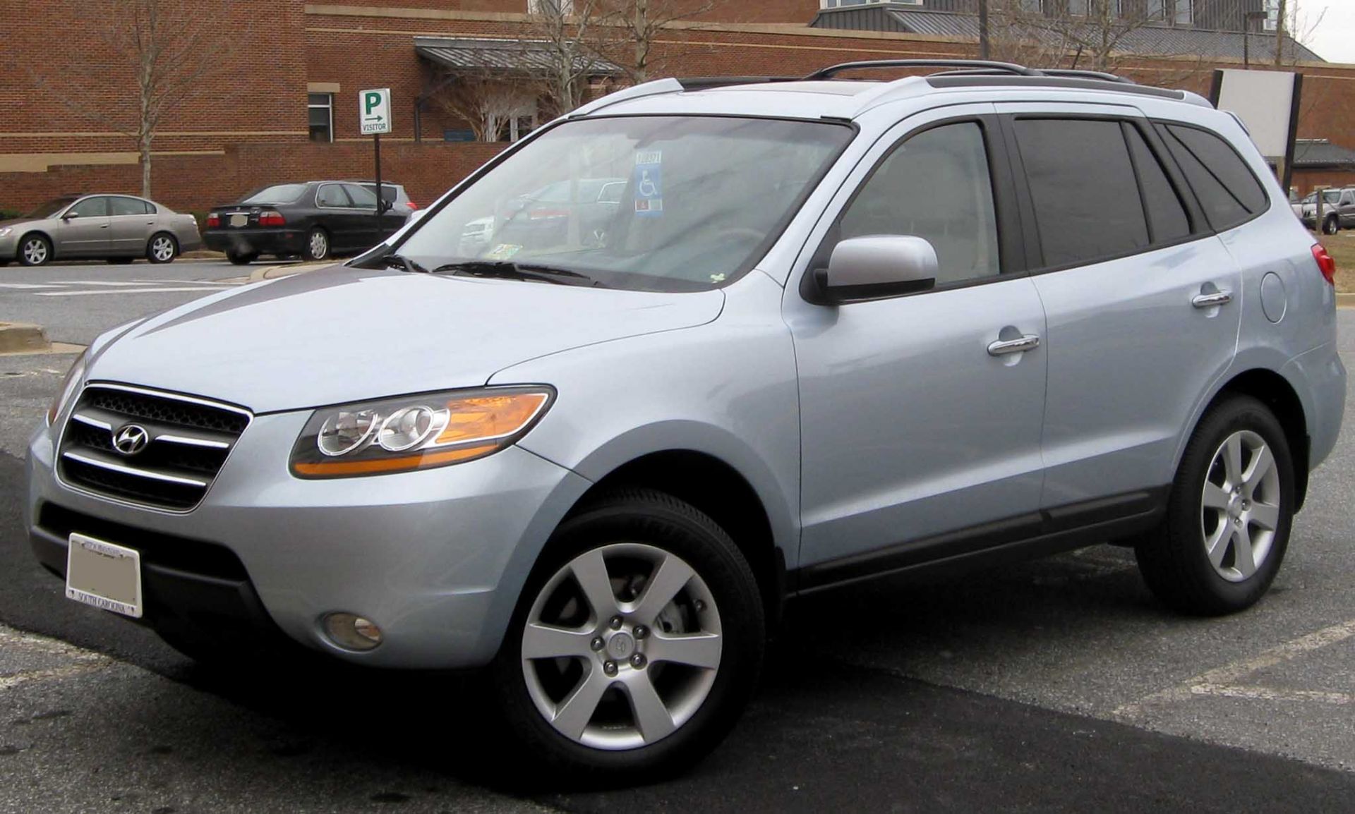 Hyundai SantaFe 2009 là mẫu xe SUV được người tiêu dùng Việt Nam ưa chuộng ở thời điểm ra mắt