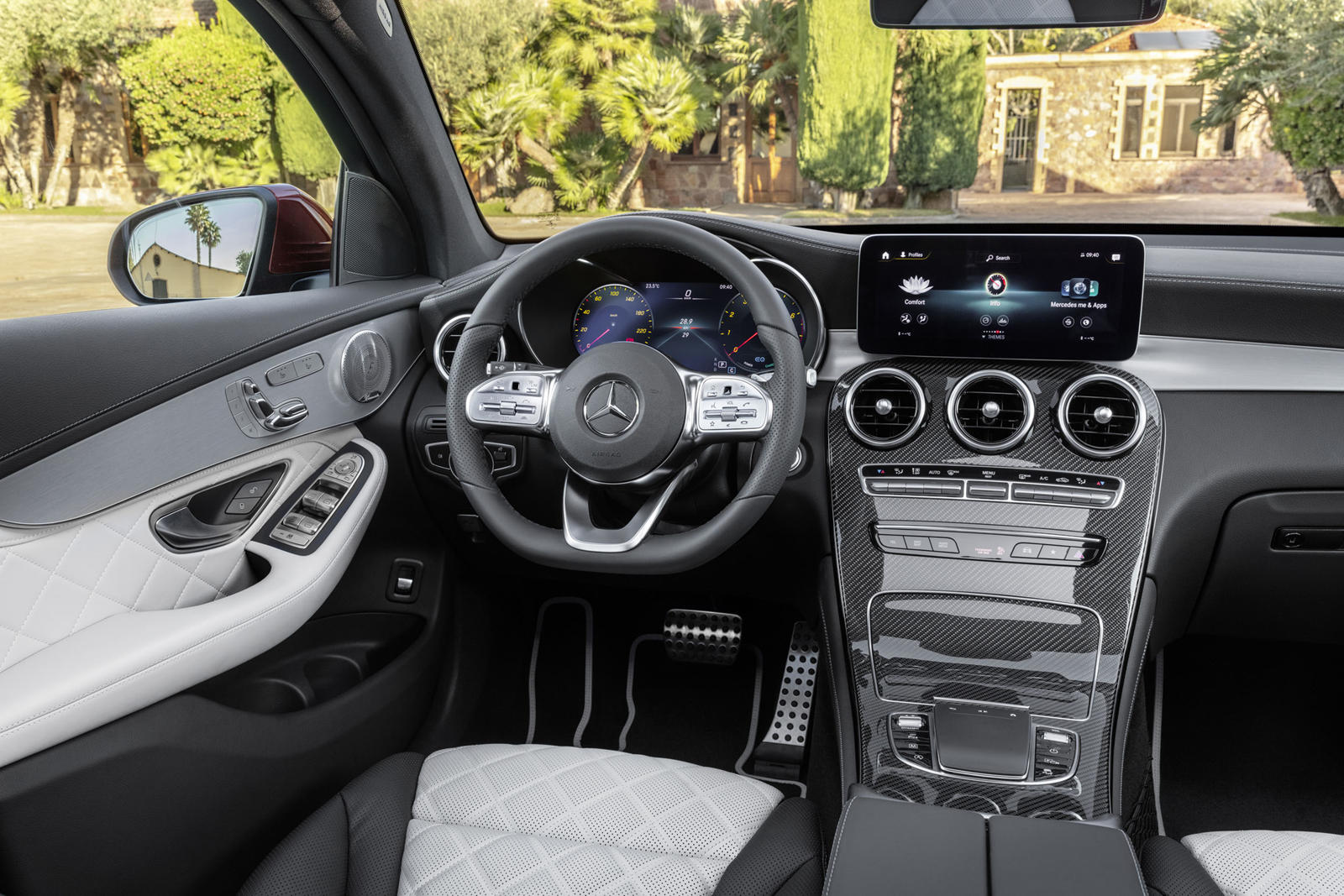 Vị trí người lái trên xe Mercedes-Benz GLC Coupe 2020