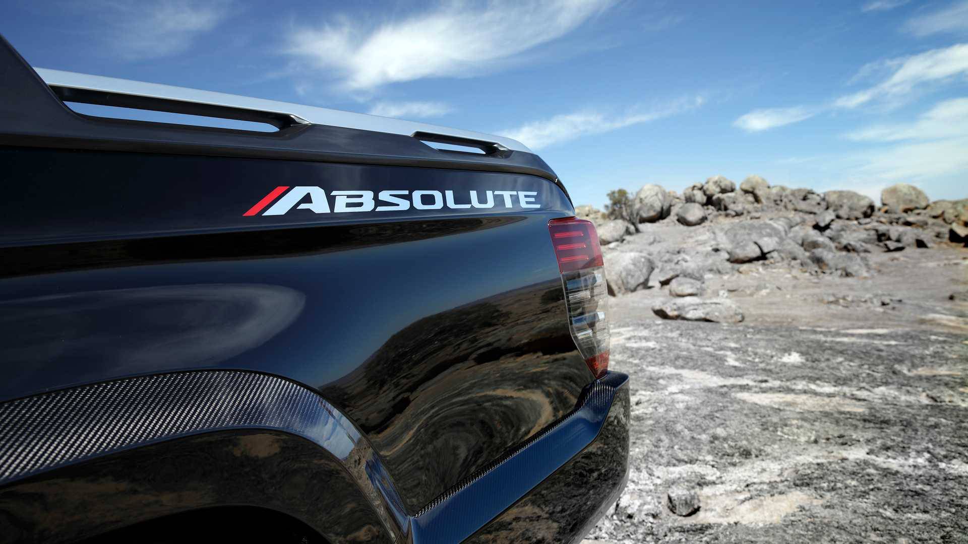Vòm bánh xe Mitsubishi Triton Absolute làm từ sợi carbon