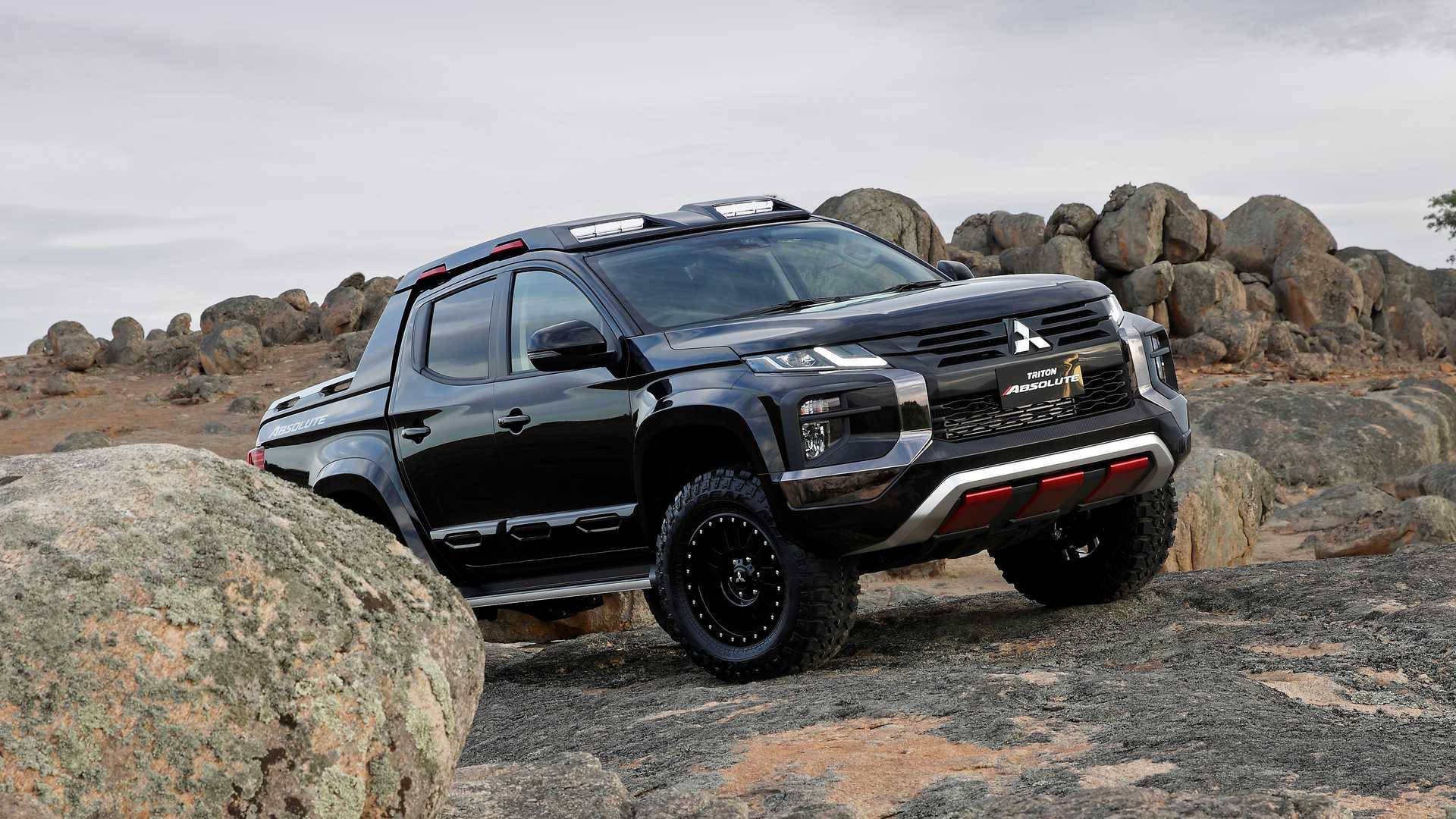 Mitsubishi Triton được nâng cấp với nhiều chi tiết hiệu năng cao và sợi carbon