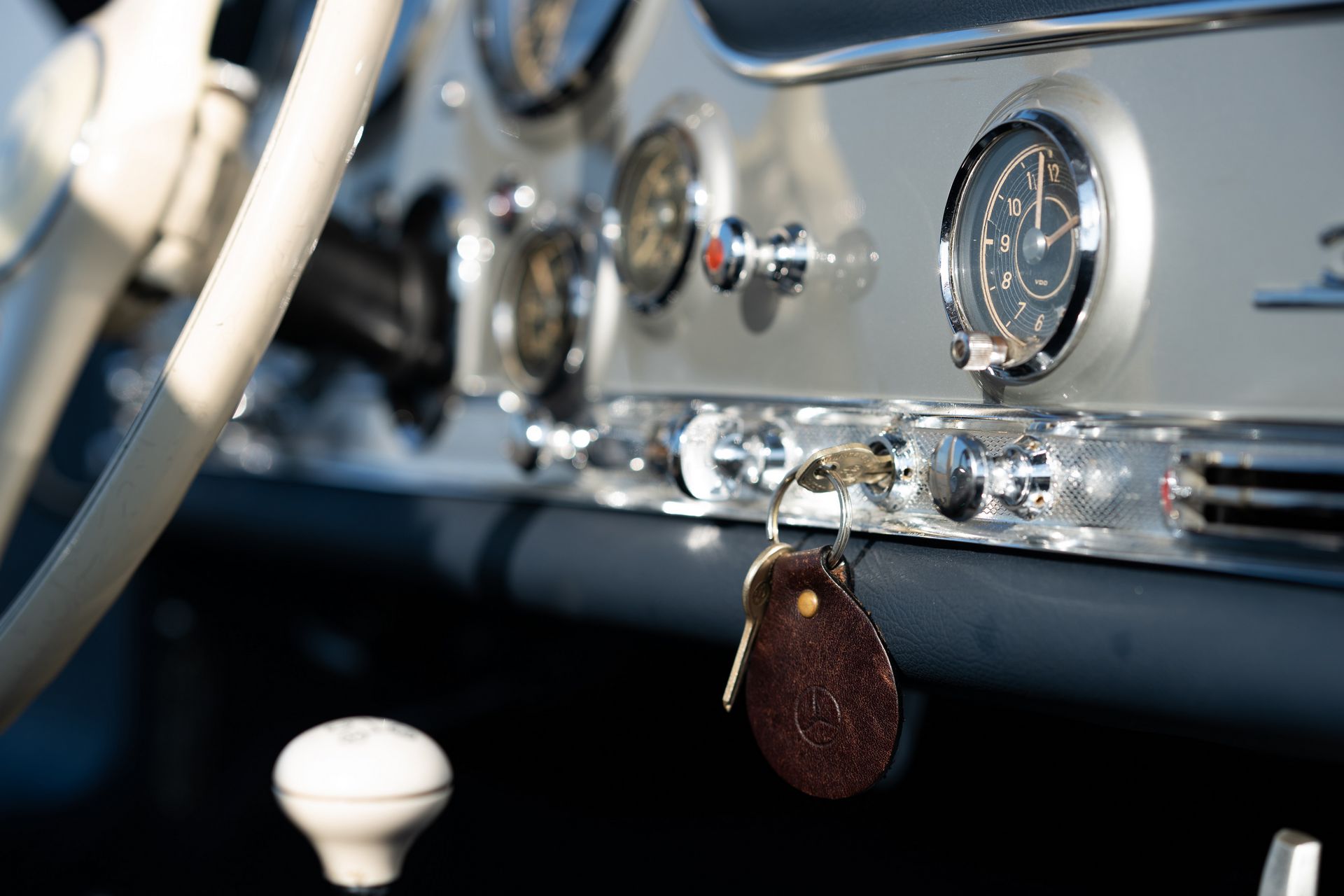 Khu vực điều khiển xe Mercedes-Benz 300 SL Gullwing