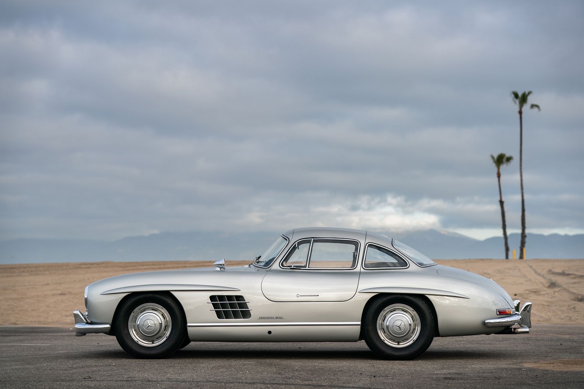 Hông xe Mercedes-Benz 300 SL Gullwing
