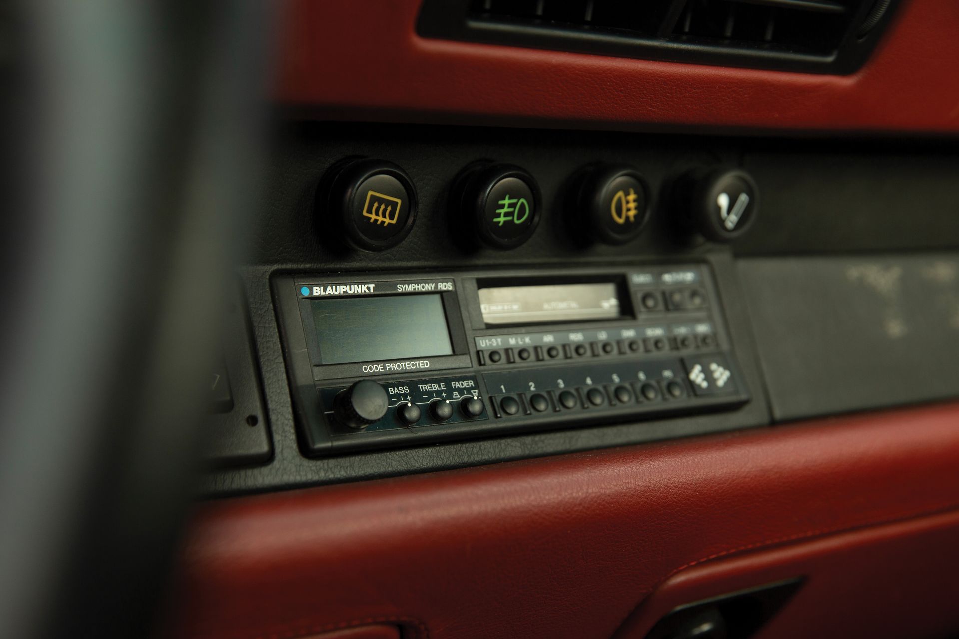 Thiết kế dàn âm thanh xe Porsche 911 993 Turbo 1994