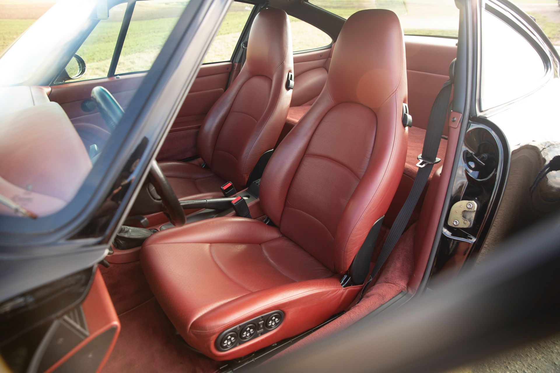 Thiết kế ghế da trên xe Porsche 911 993 Turbo 1994