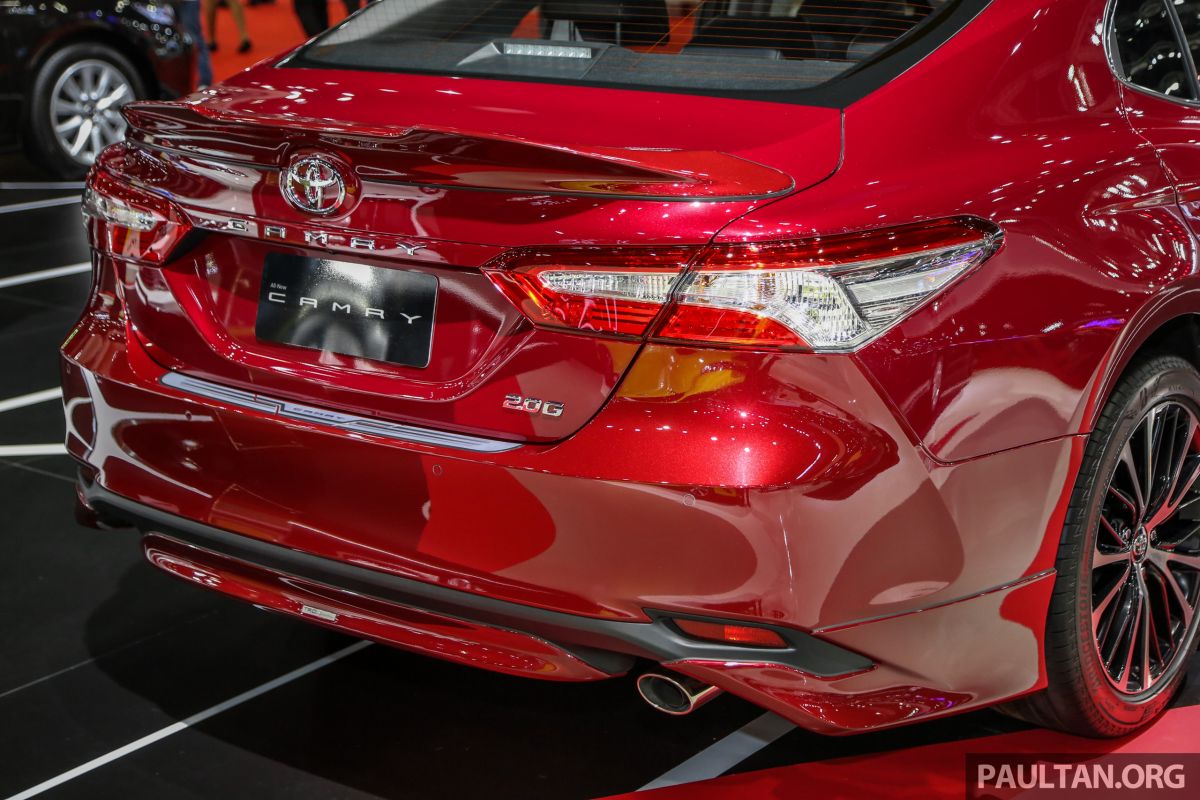 Toyota Camry TRD Sportivo vẫn trang bị 1 ống xả