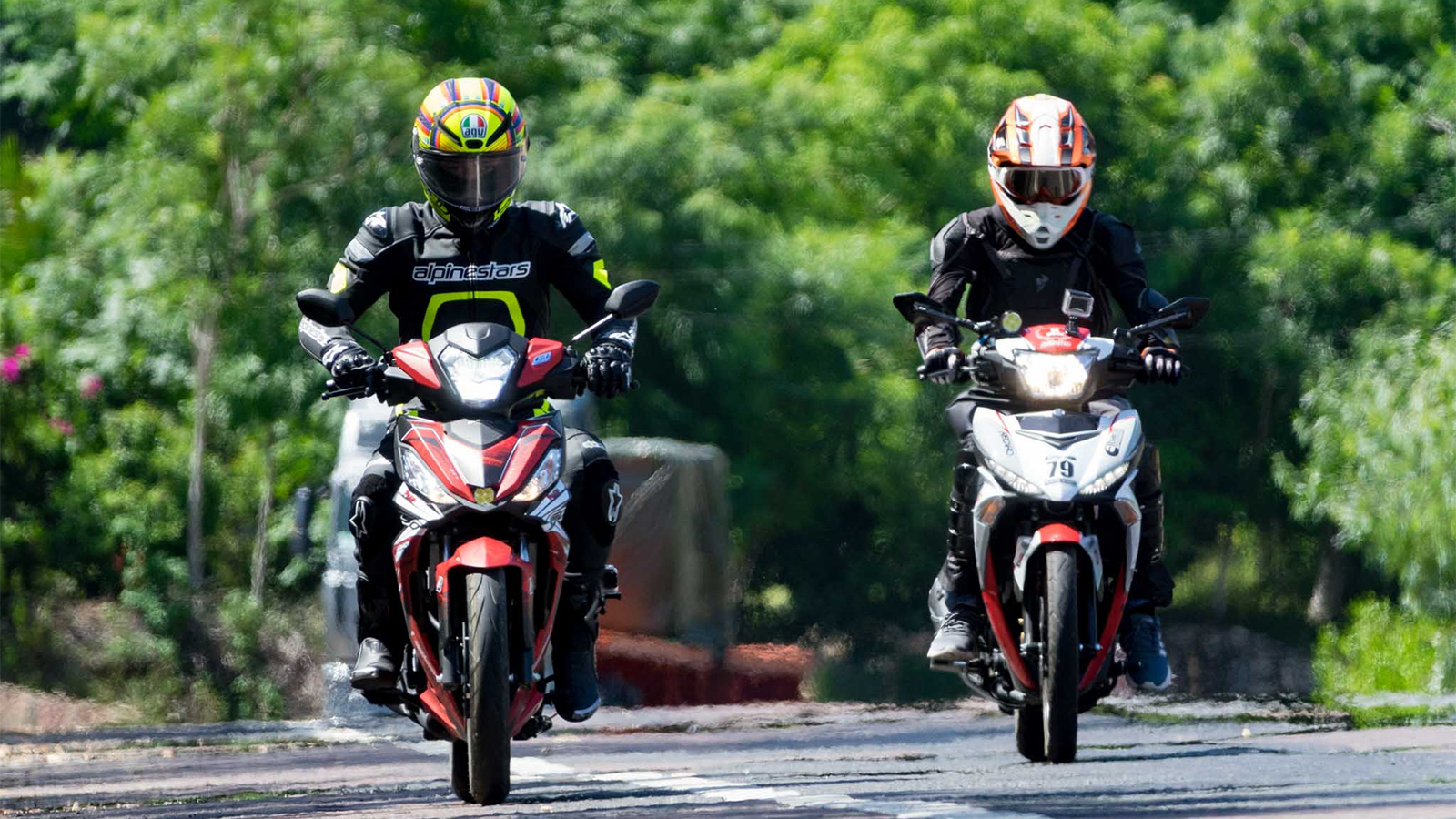 Vận hành xe máy Honda và Yamaha