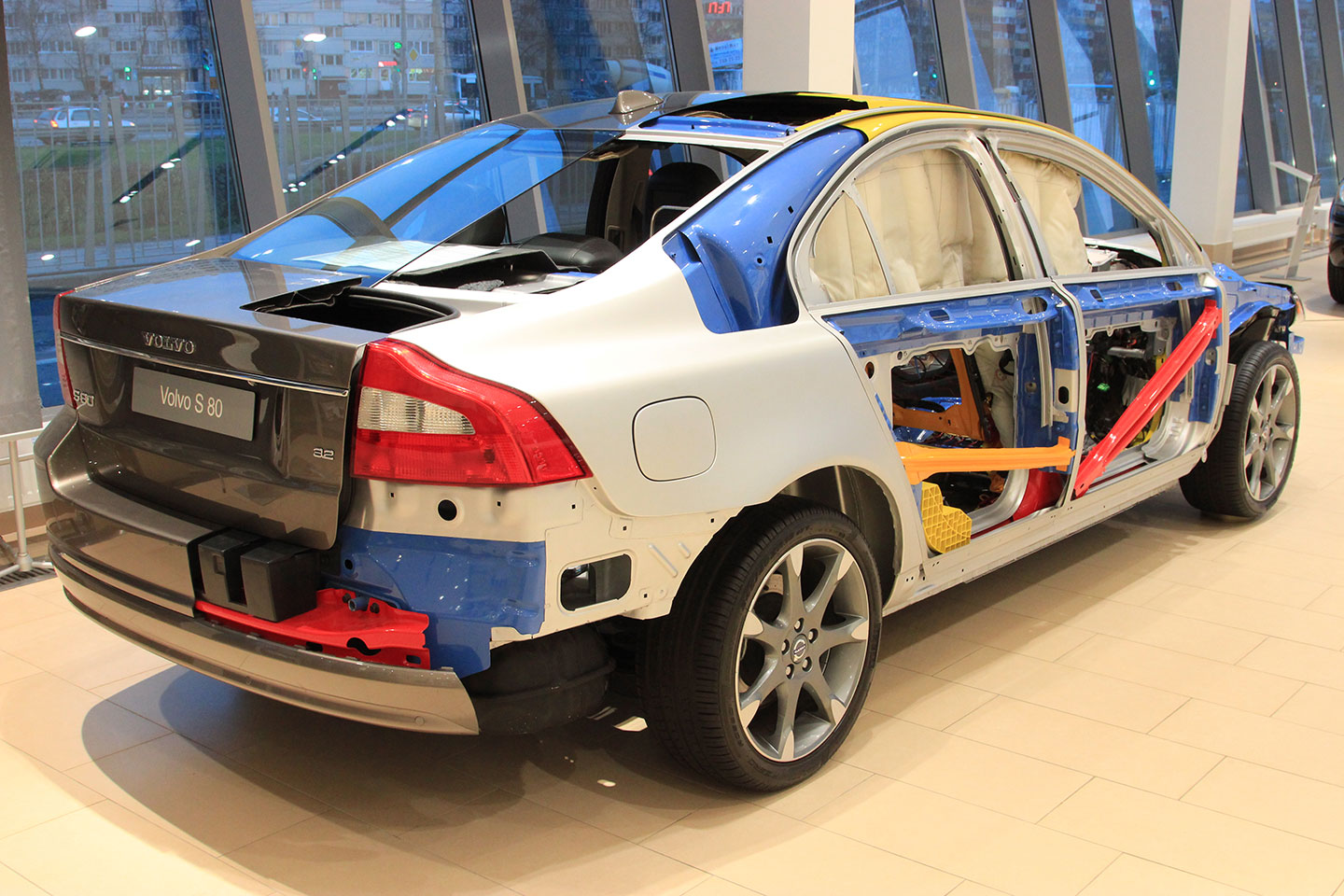 Volvo là hãng xe có những thử nghiệm an toàn khắc nghiệt nhất
