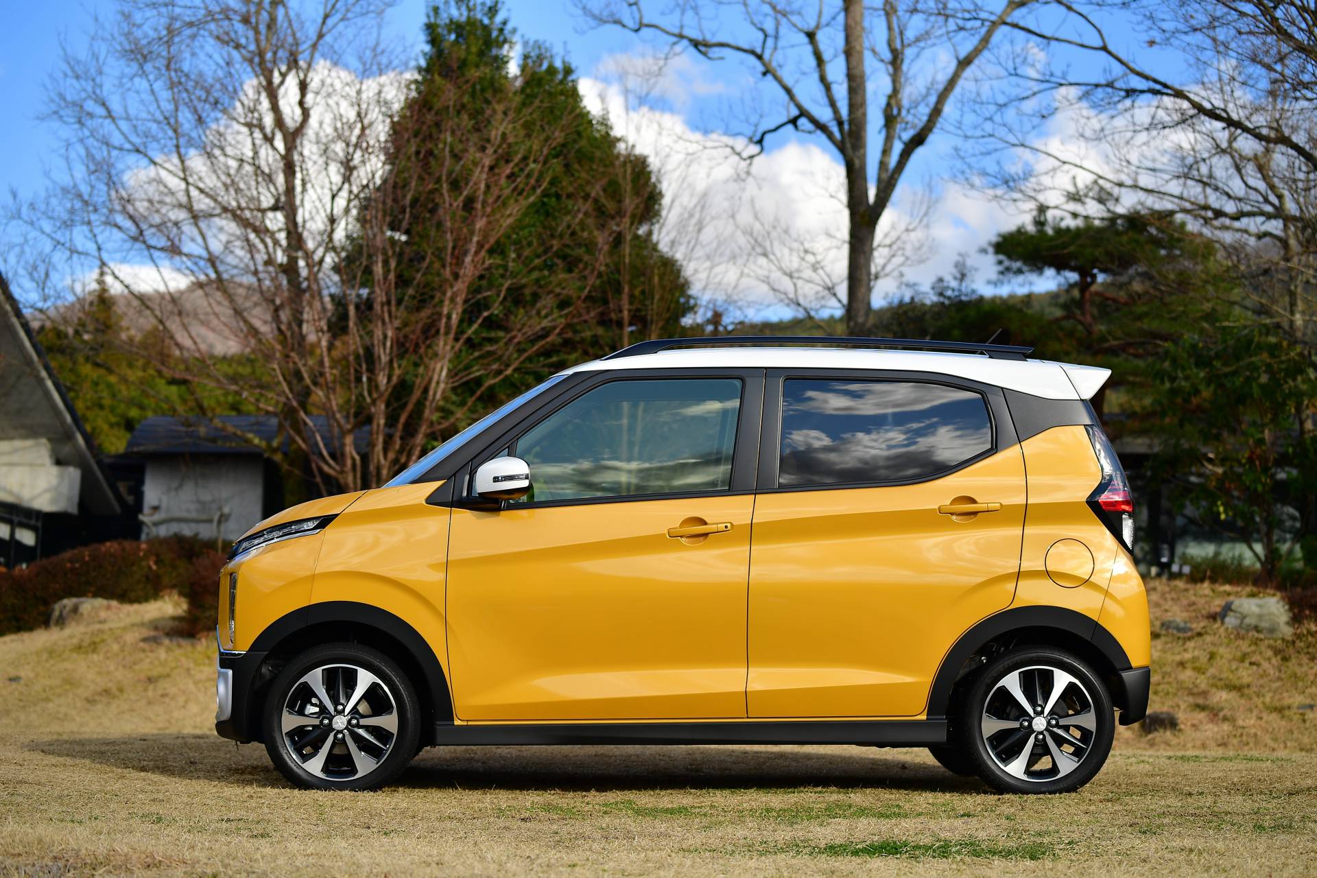 Thiết kế bên hông xe Mitsubishi eK