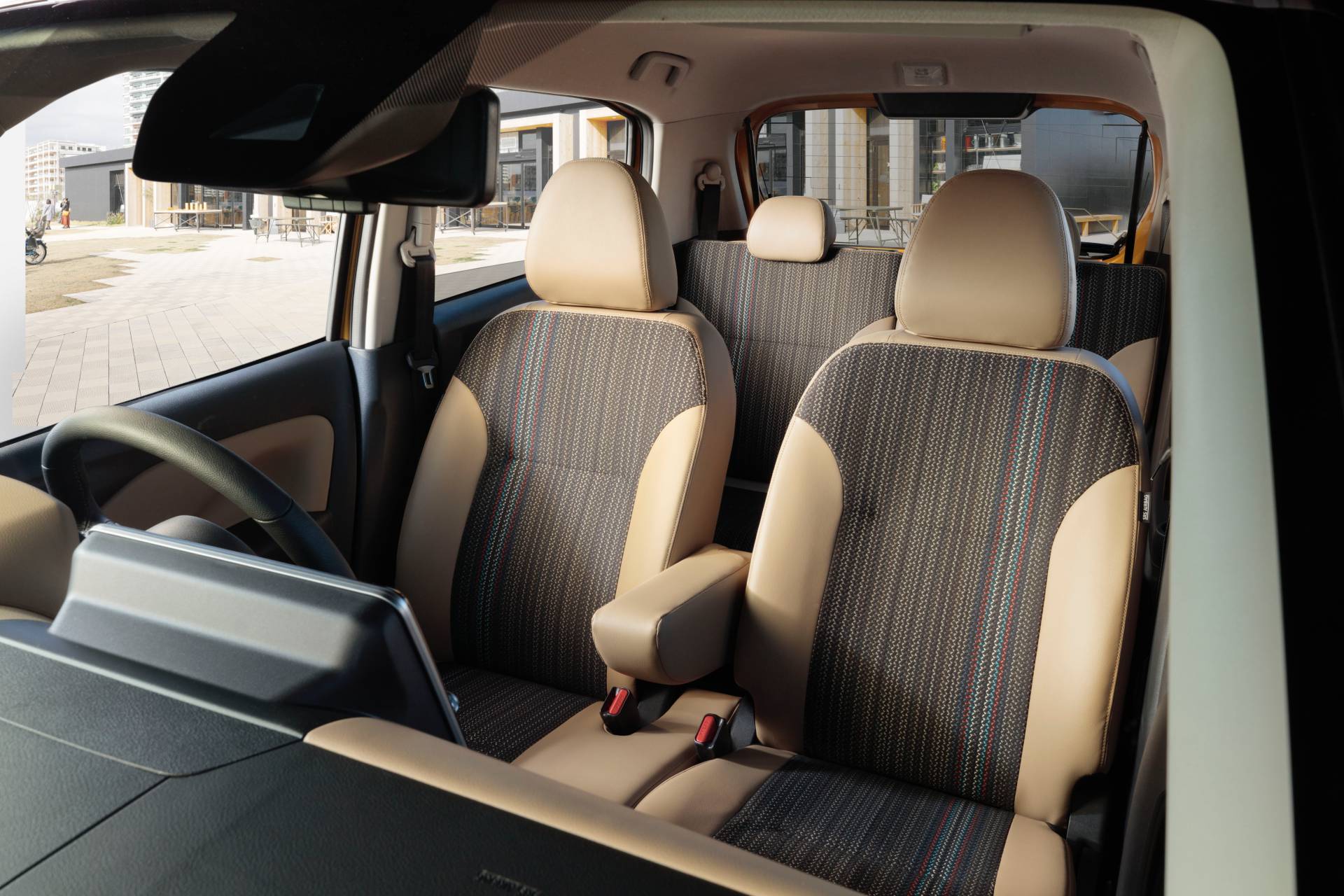 Thiết kế hàng ghế trước xe Mitsubishi eK