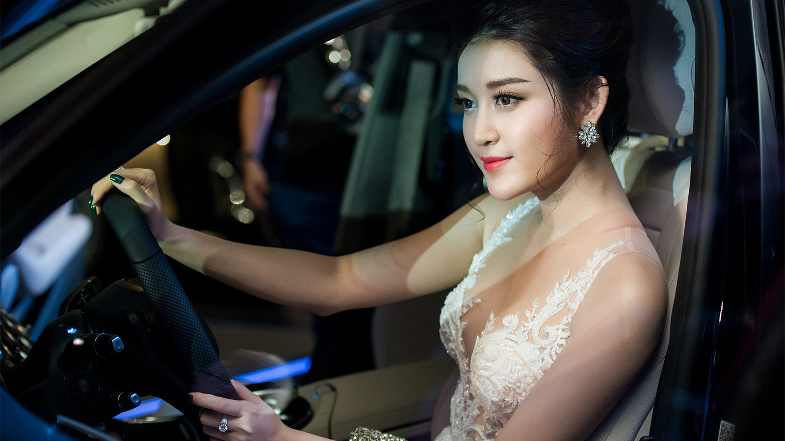 Huyền My mua xe Mercedes-Benz S400