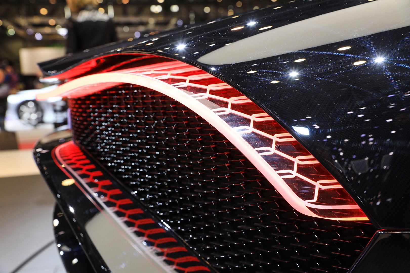Dải đèn LED tạo điểm nhấn cho Bugatti La Voiture Noire