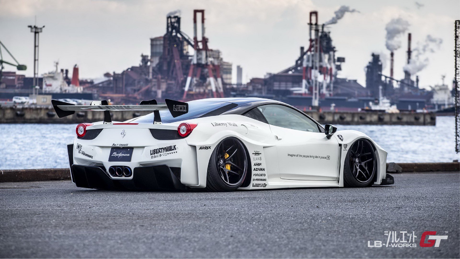 Thiết kế đuôi xe Ferrari 458 Italia với cánh gió và cản sau mới