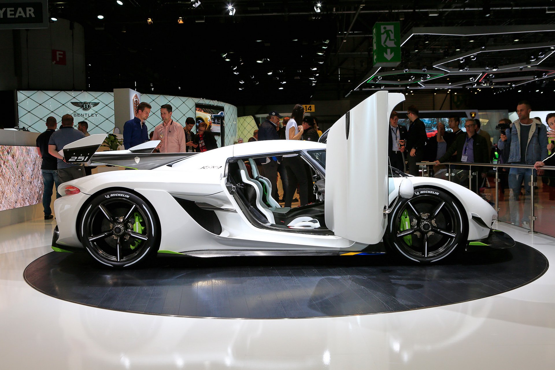 Thiết kế mở cửa xe Koenigsegg Jesko