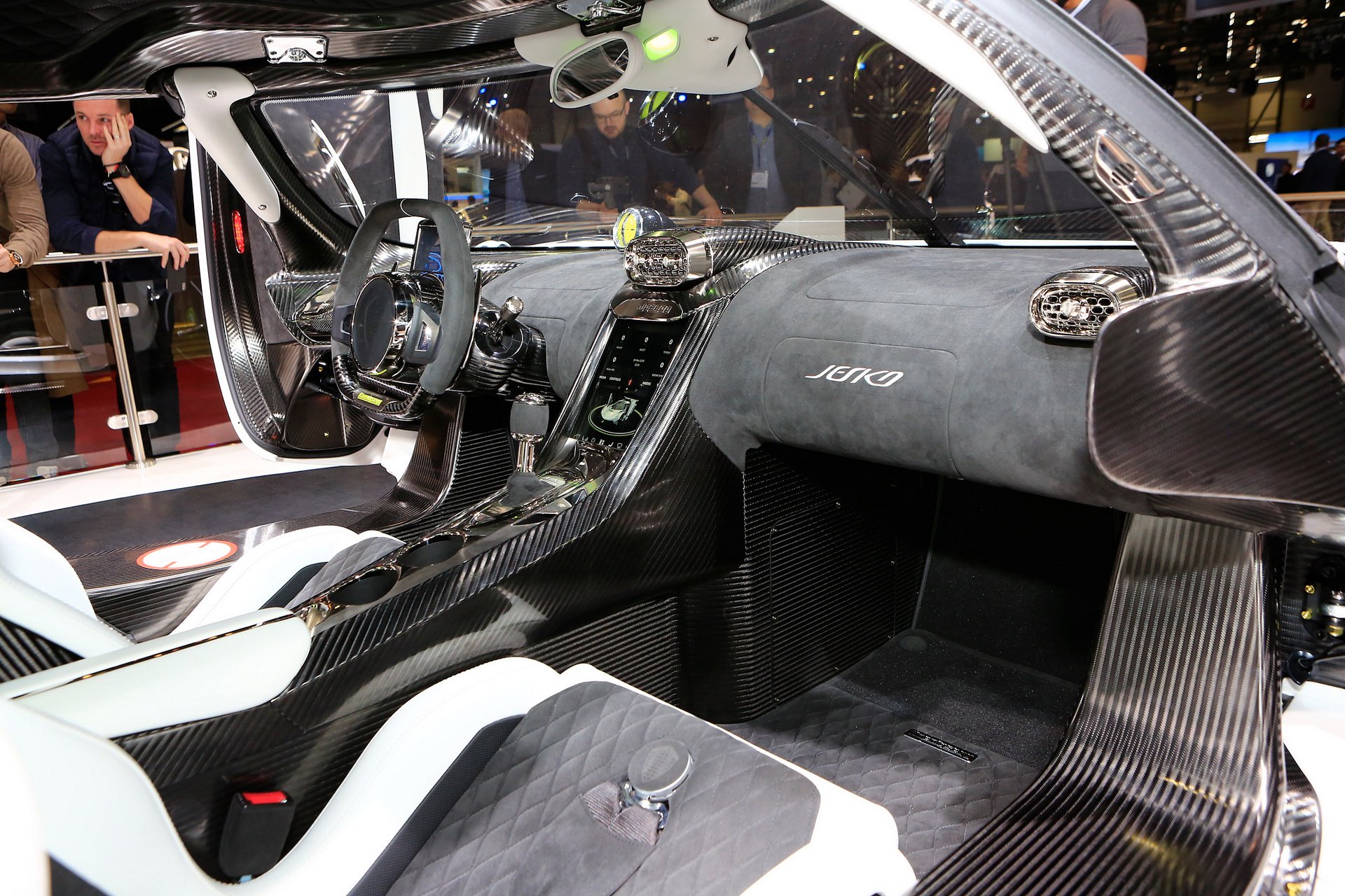 Thiết kế cabin xe Koenigsegg Jesko