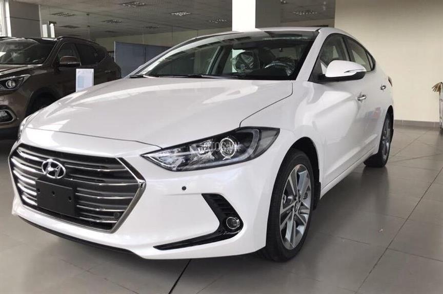 Hyundai Elantra liên tục được giảm giá từ sau Tết Nguyên đán