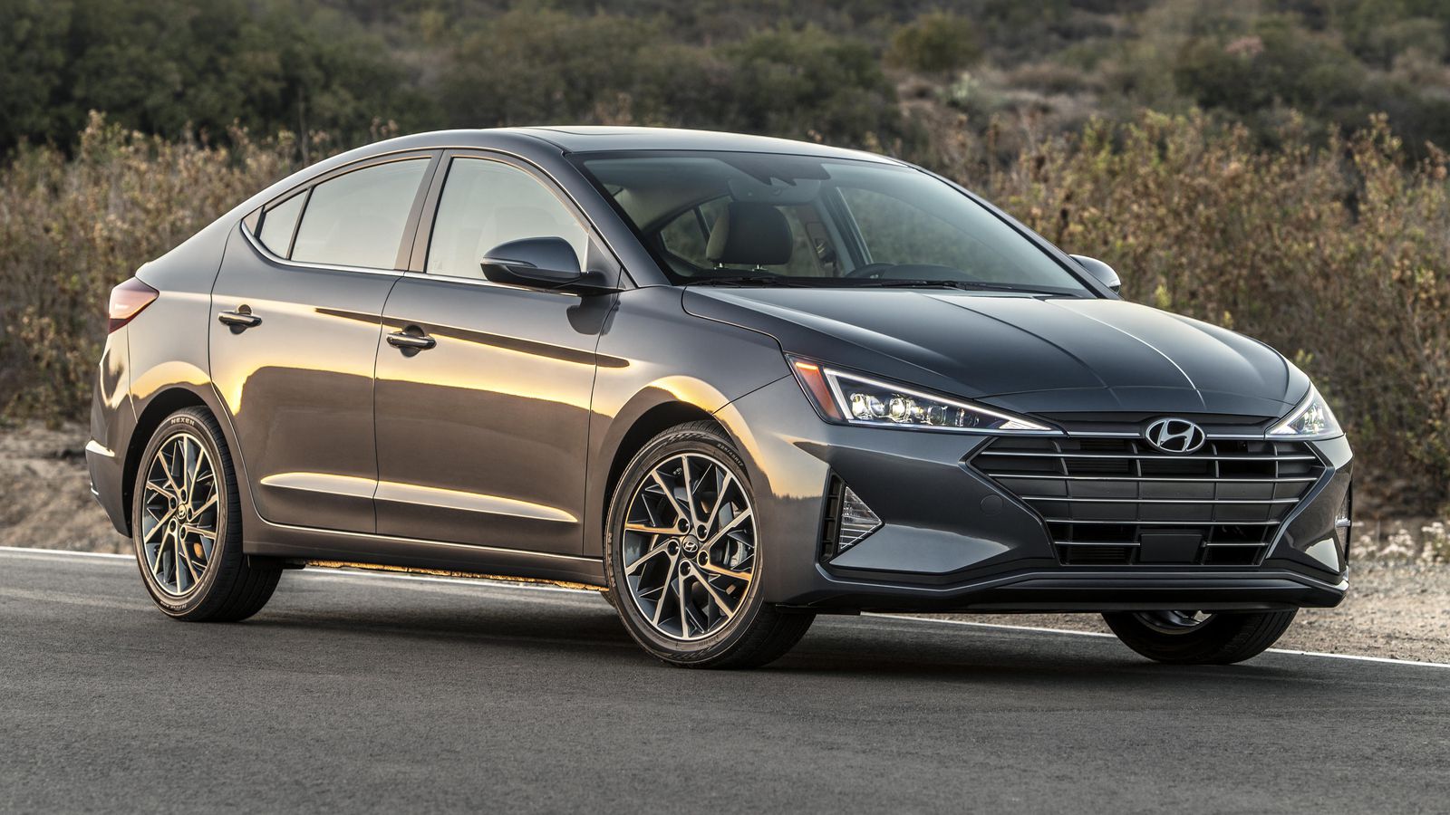 Hyundai Elantra mới sẽ được nâng cấp trang bị đi kèm giá bán tăng
