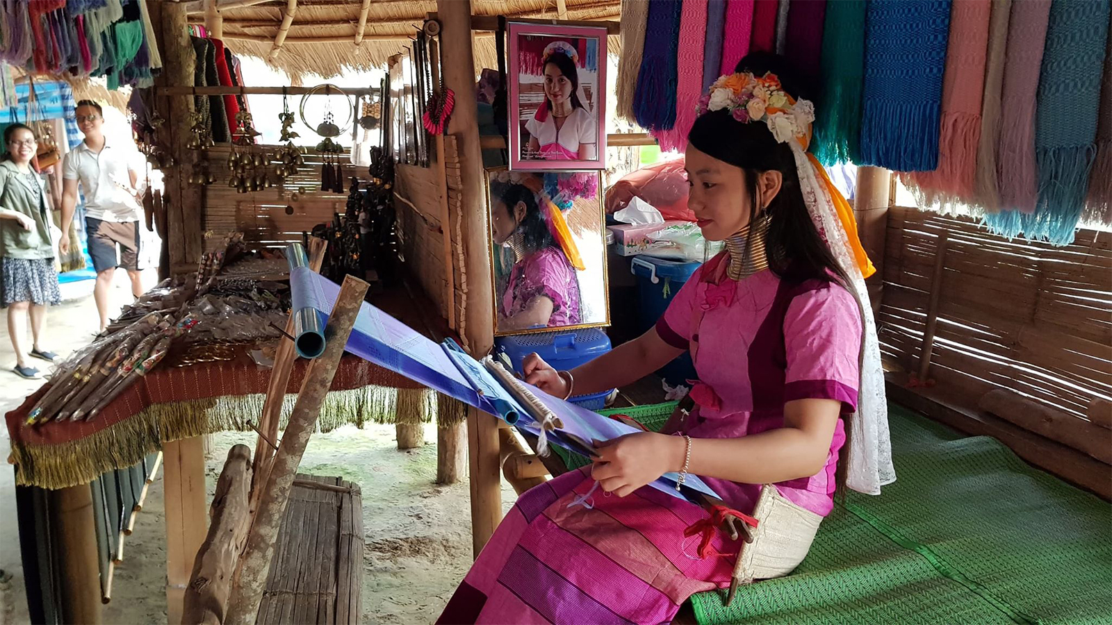 Phụ nữ người dân tộc Karen