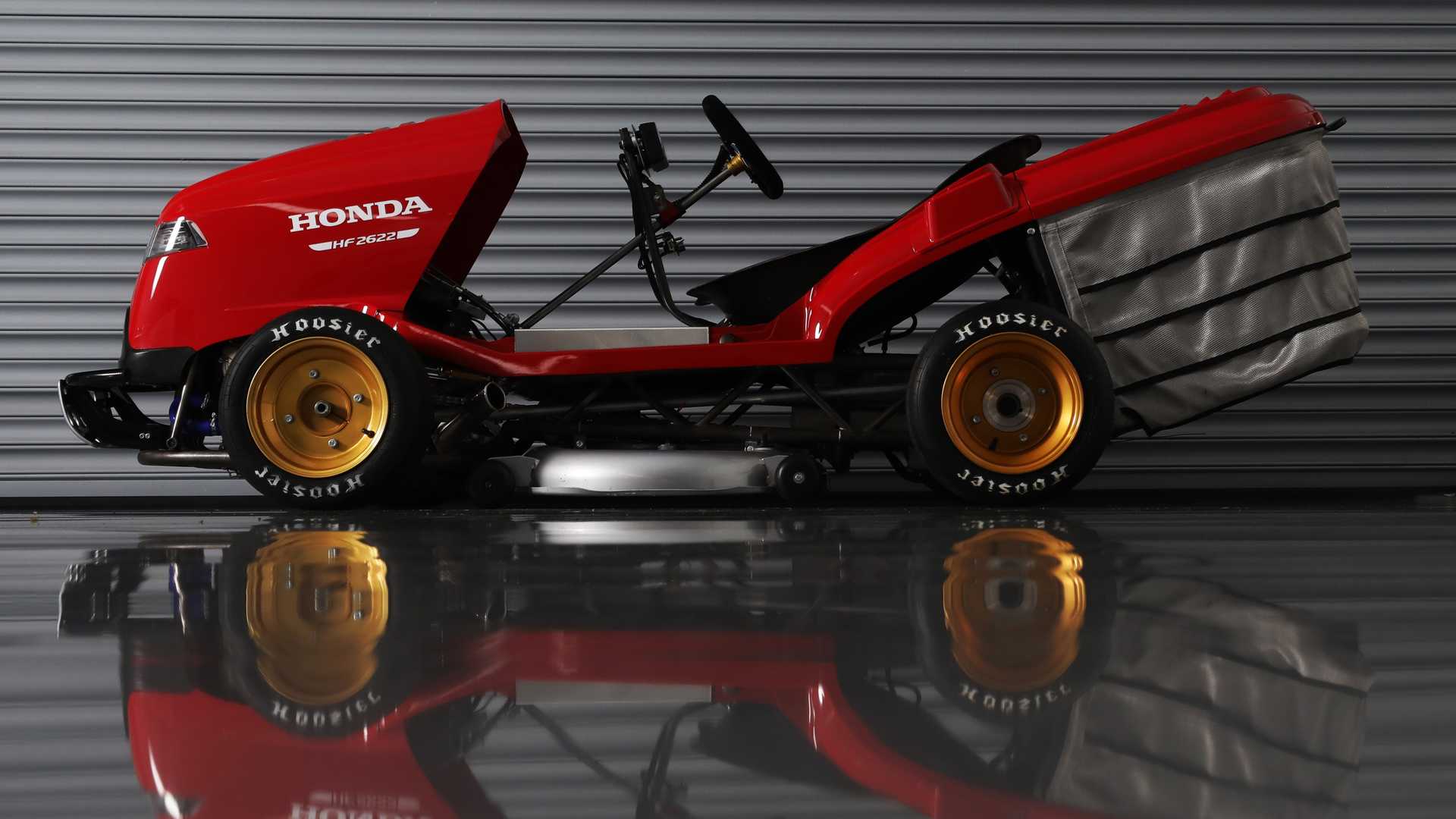 Thiết kế bên hông xe Honda Mean Mower