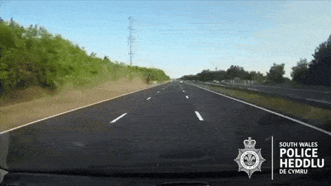 Ô tô lộn nhiều vòng trên cao tốc sau màn ganh đua tốc độ của 2 tài xế